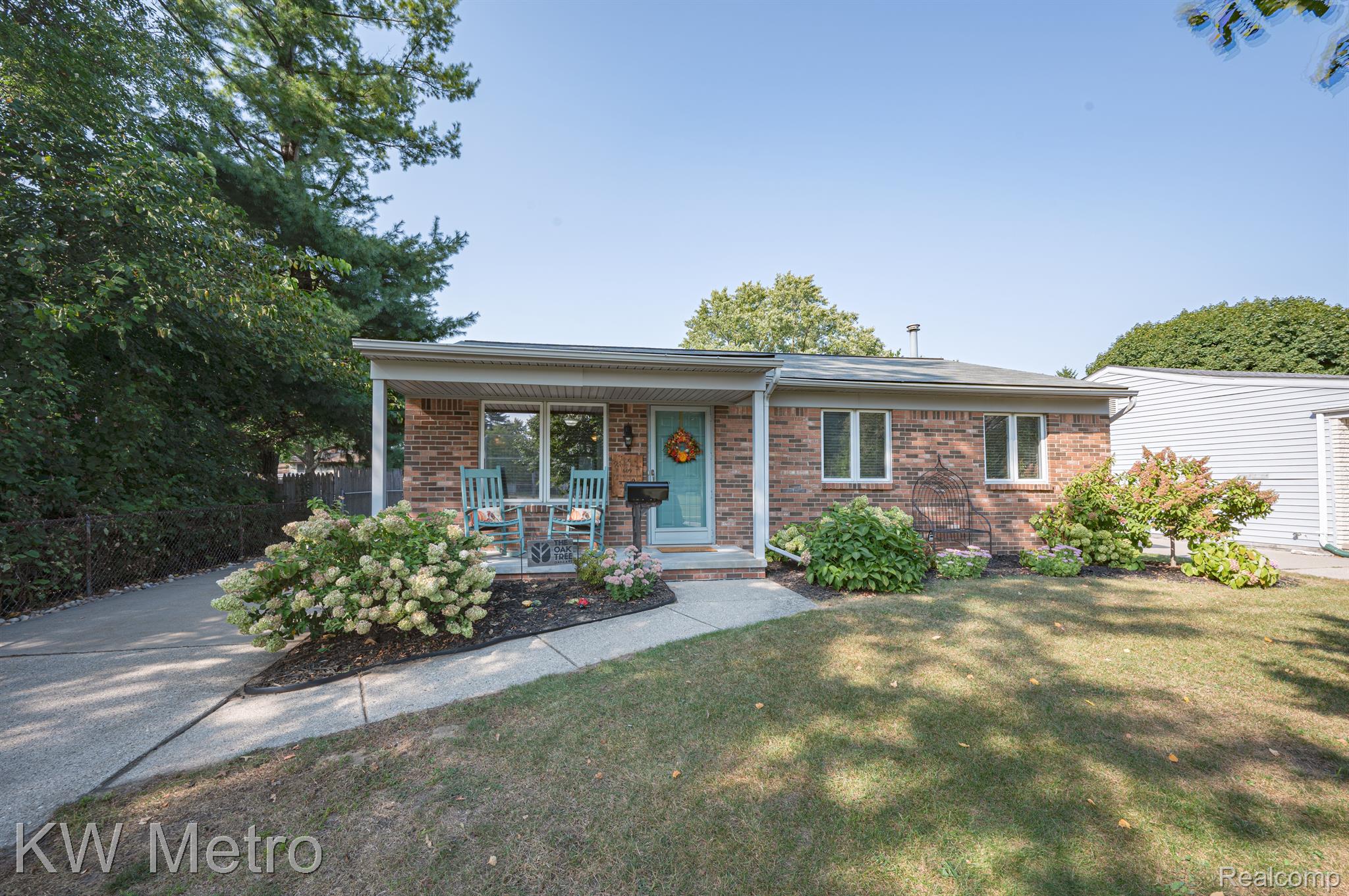 609 E SUNNYBROOK DRIVE