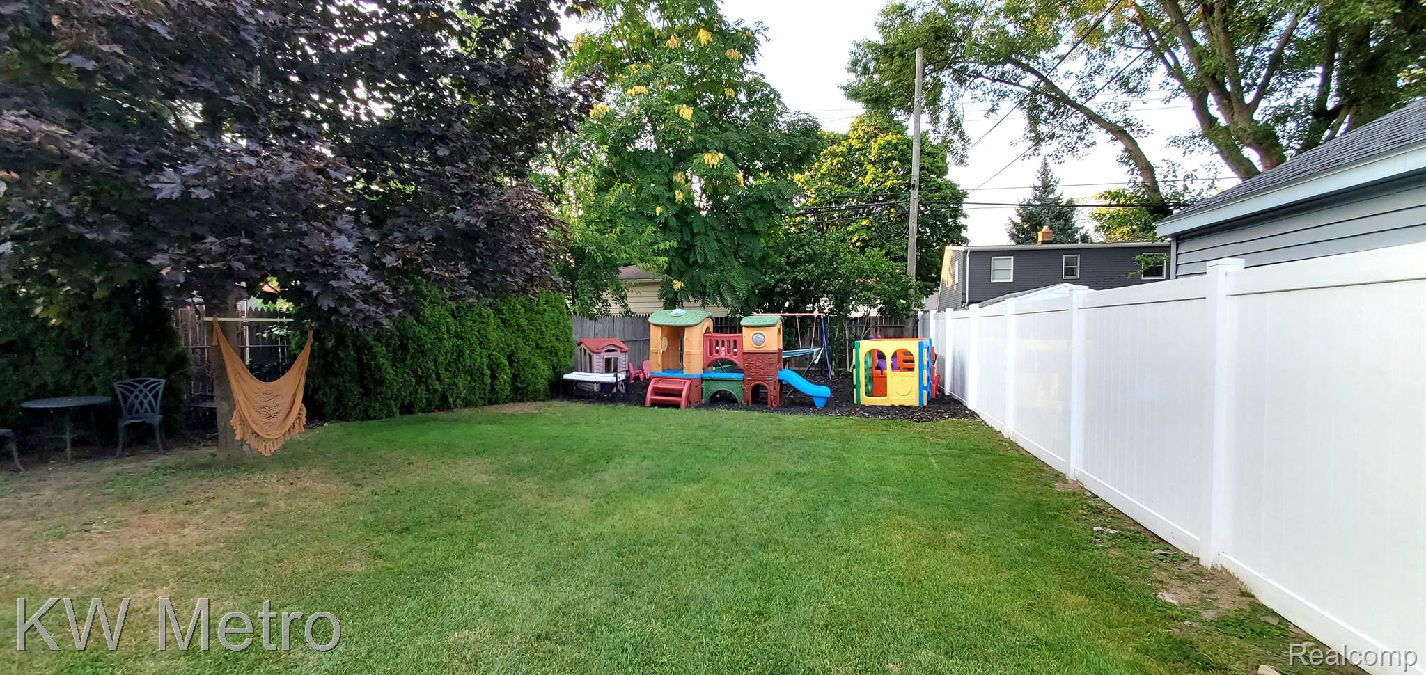 609 E SUNNYBROOK DRIVE