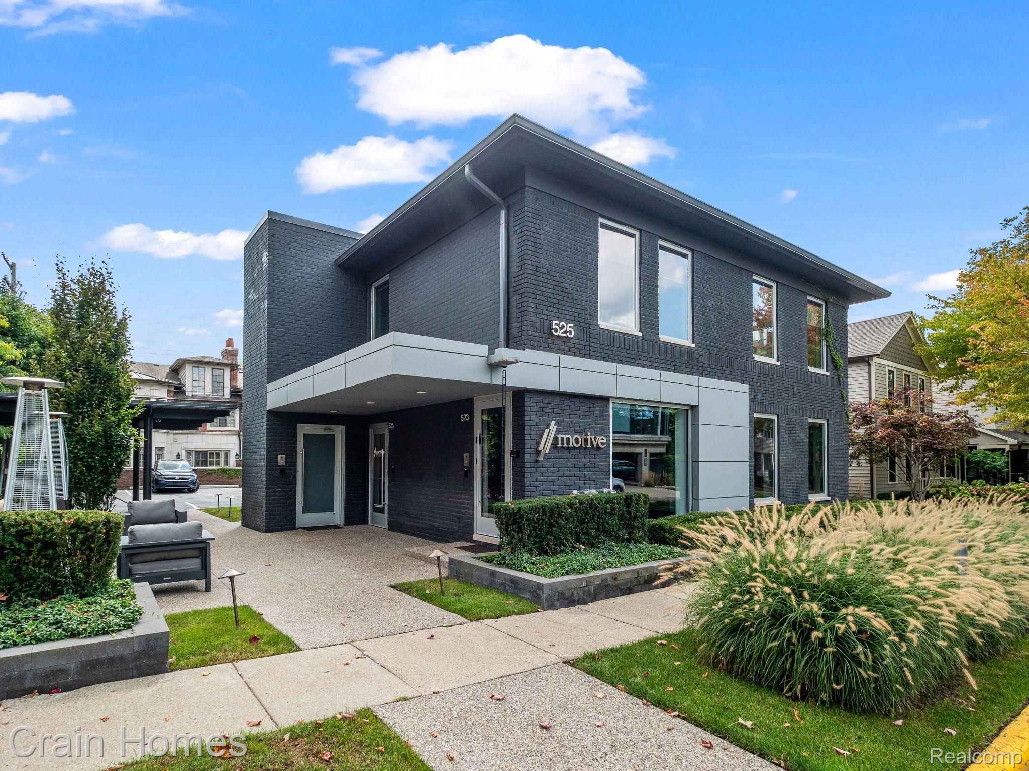 523 W MERRILL STREET