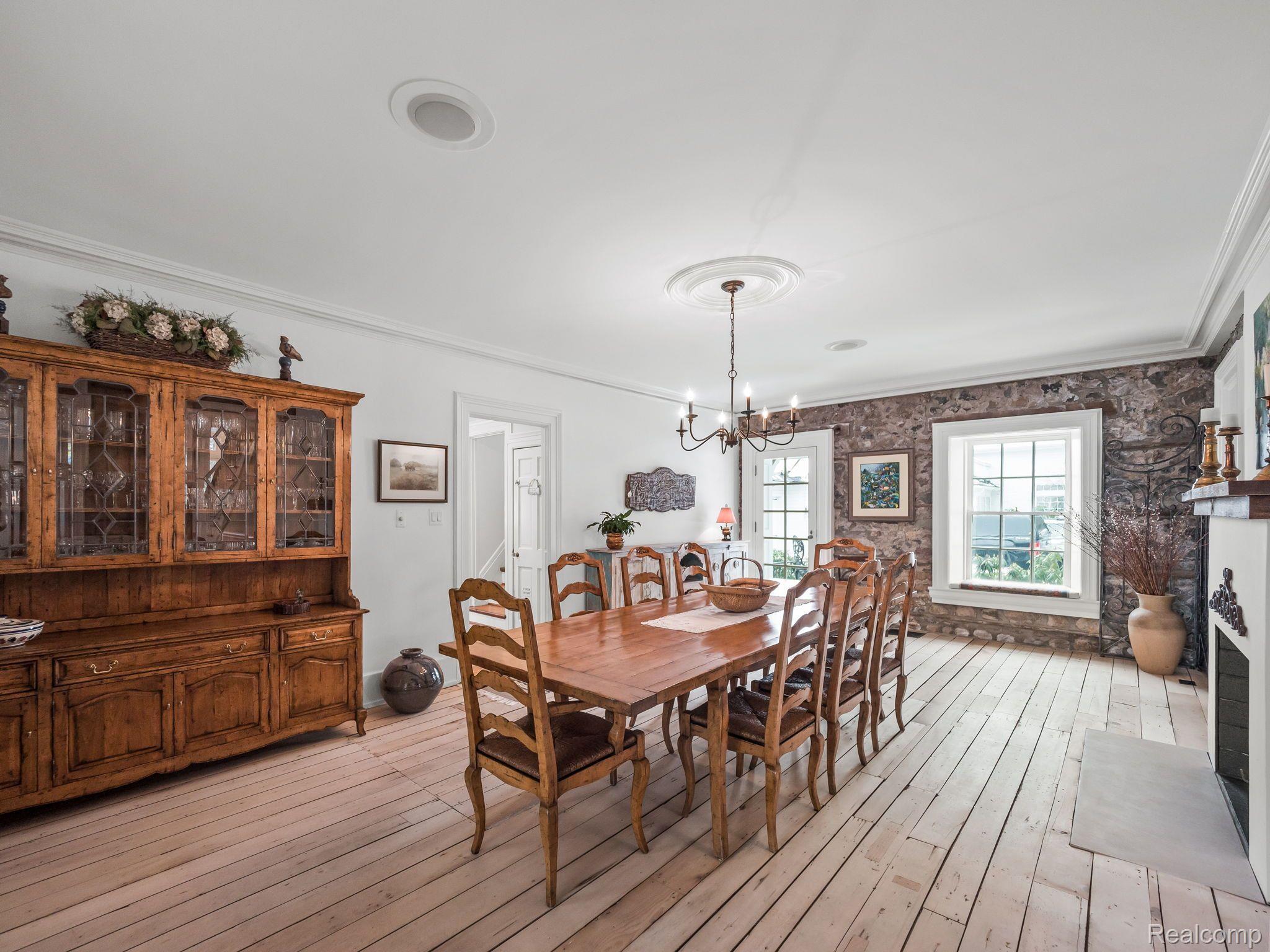 1155 QUARTON ROAD