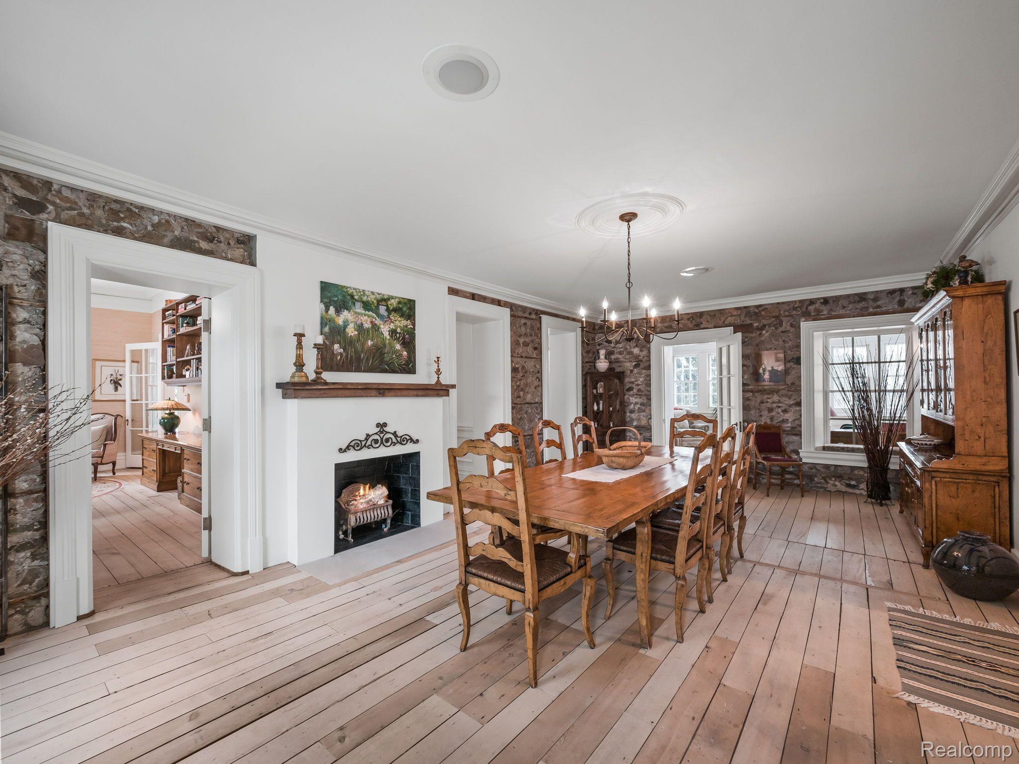 1155 QUARTON ROAD