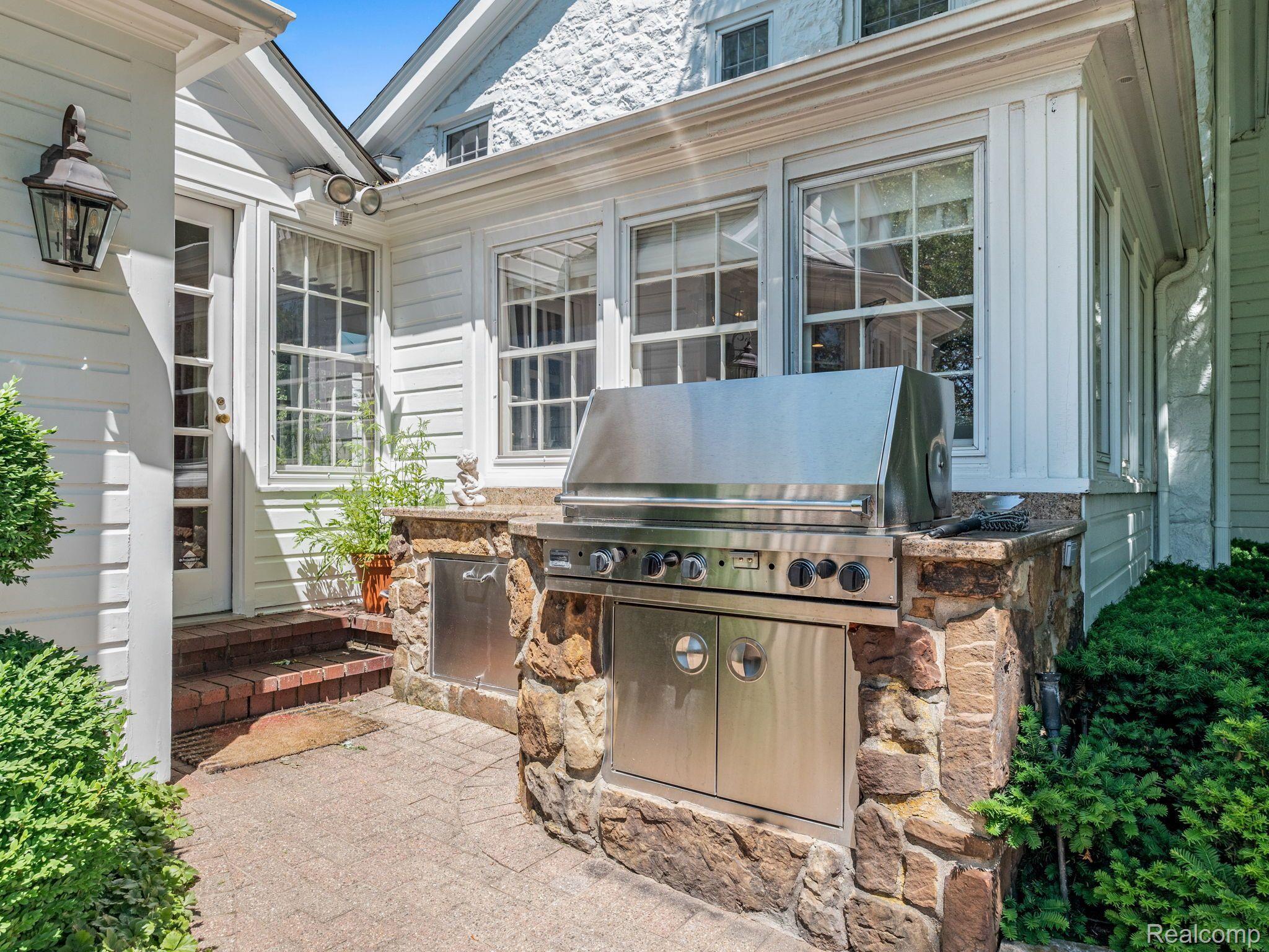 1155 QUARTON ROAD