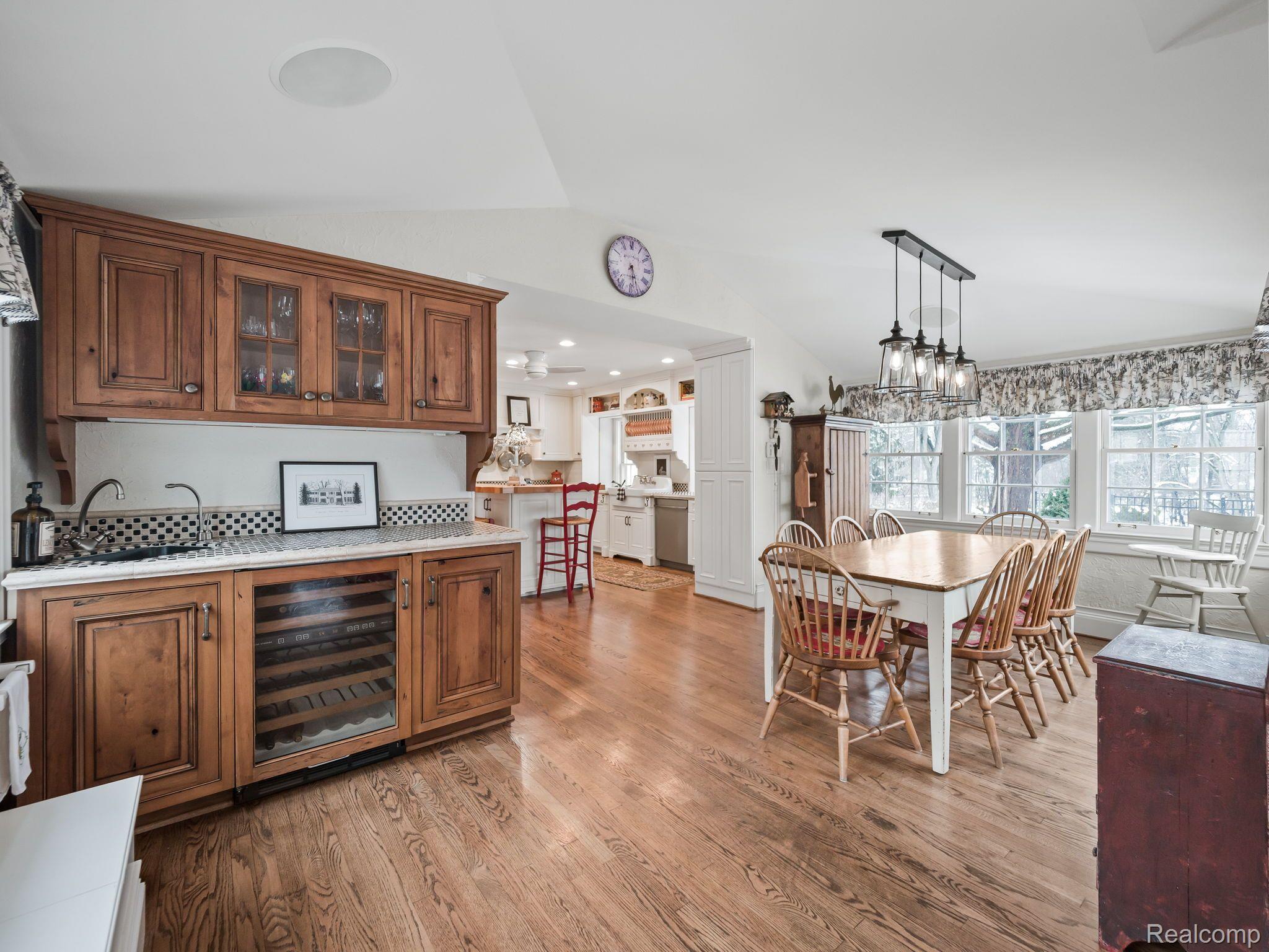 1155 QUARTON ROAD