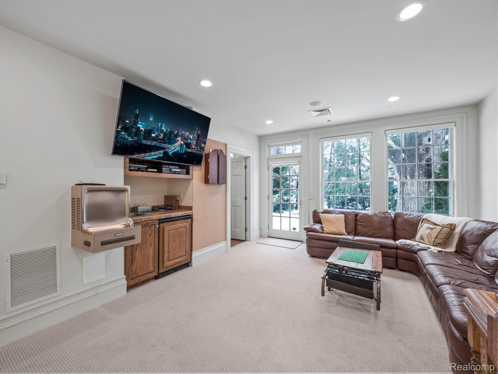 1155 QUARTON ROAD
