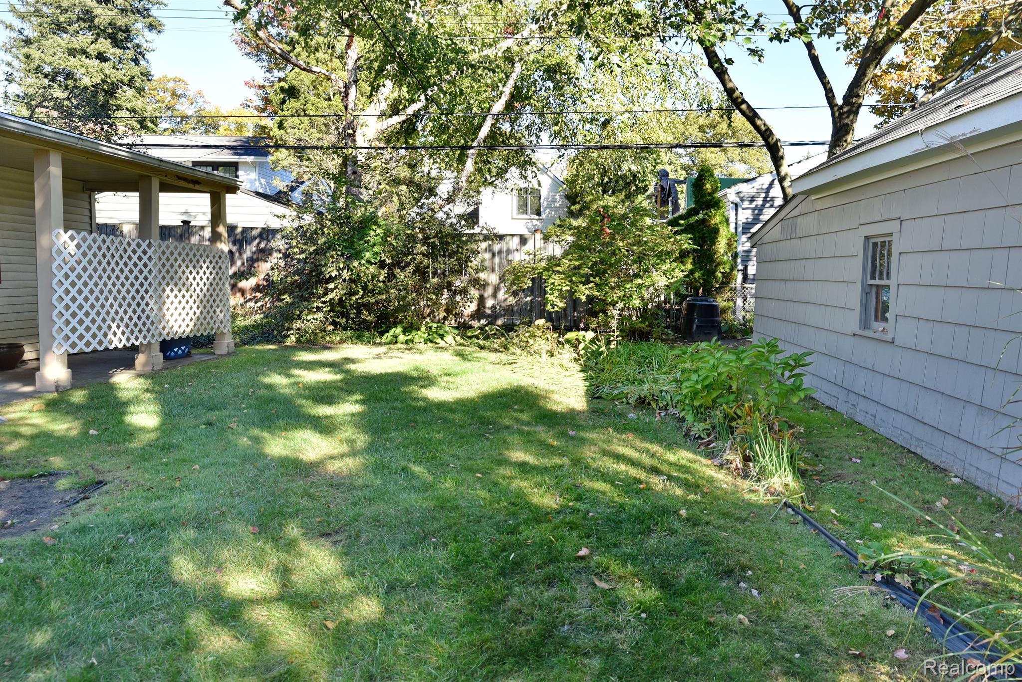 1612 ROSELAND AVENUE