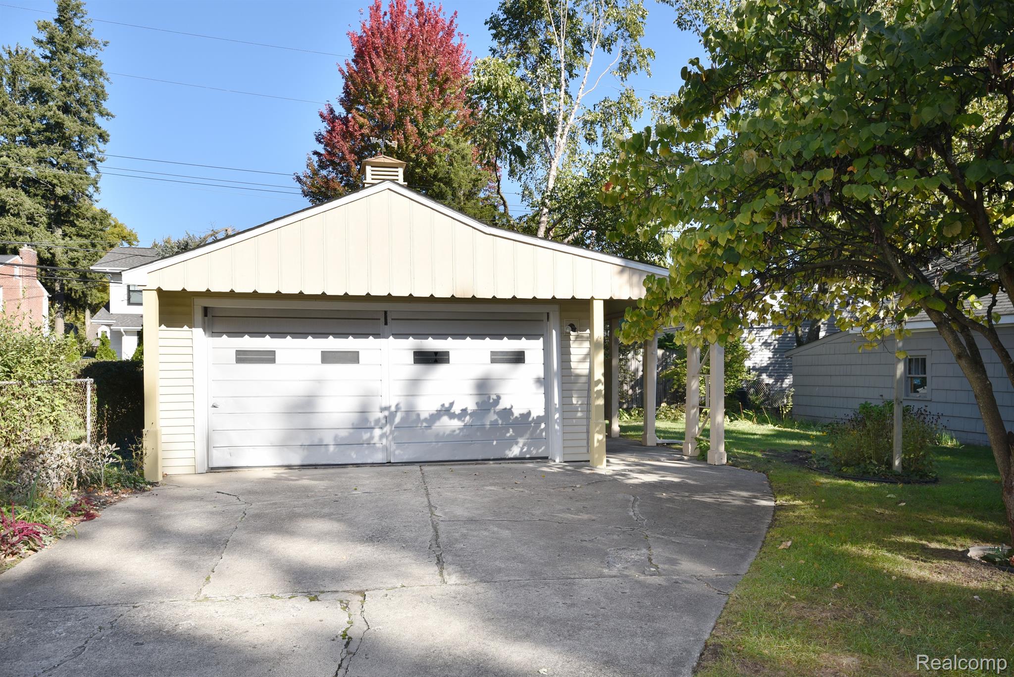 1612 ROSELAND AVENUE