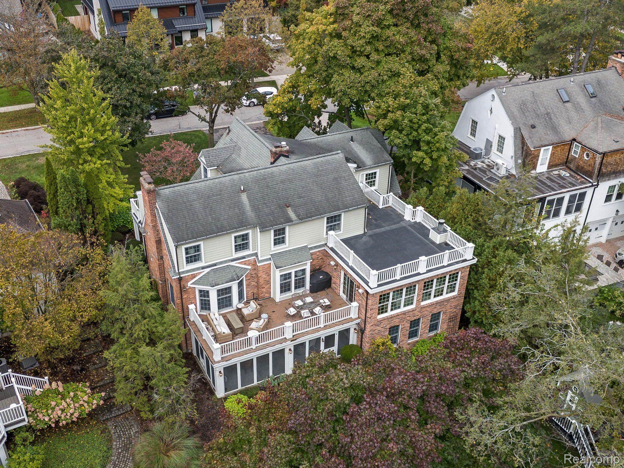 185 HAWTHORNE STREET