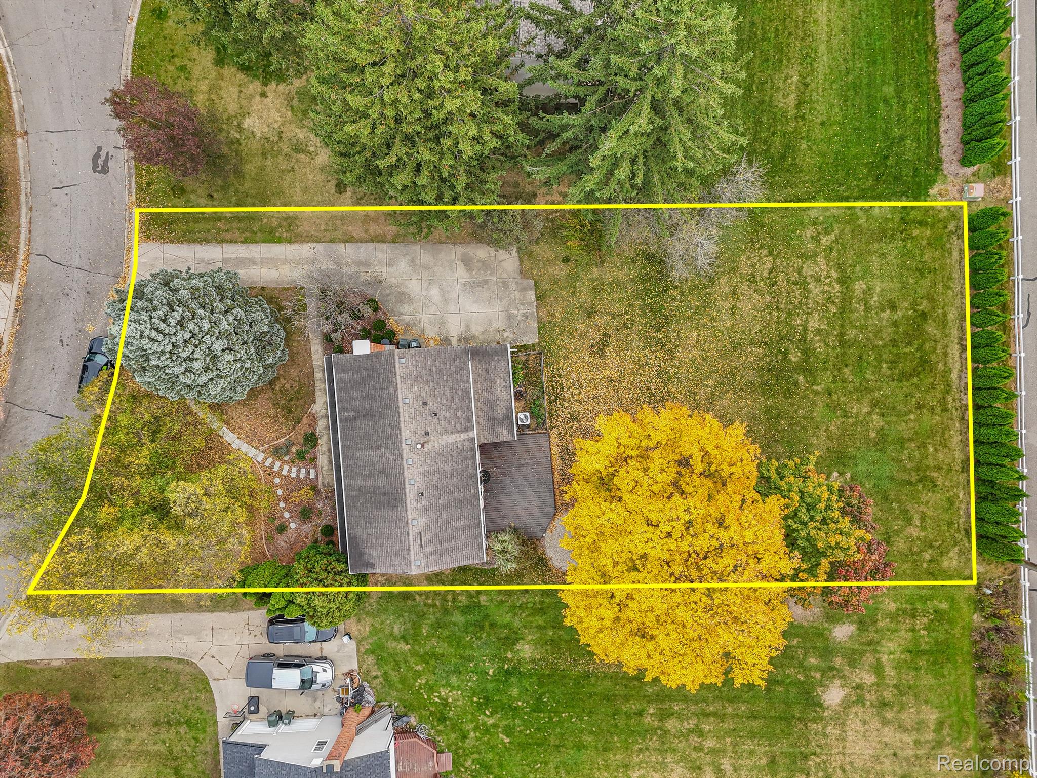 1082 BARNESWOOD LANE