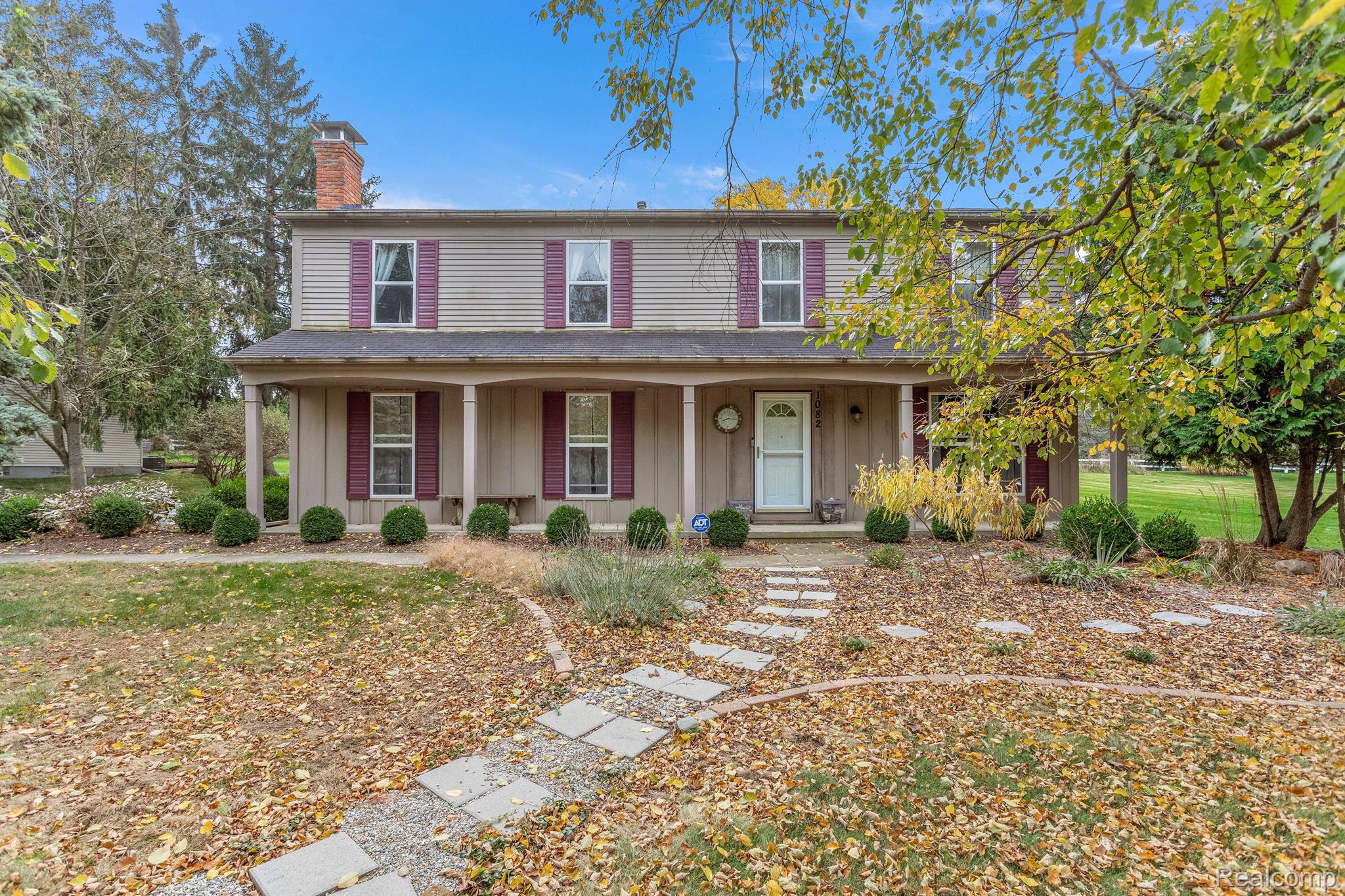 1082 BARNESWOOD LANE