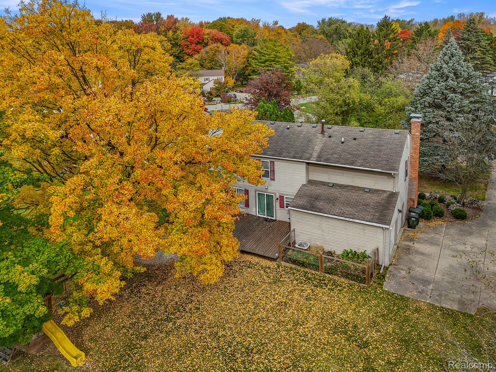 1082 BARNESWOOD LANE