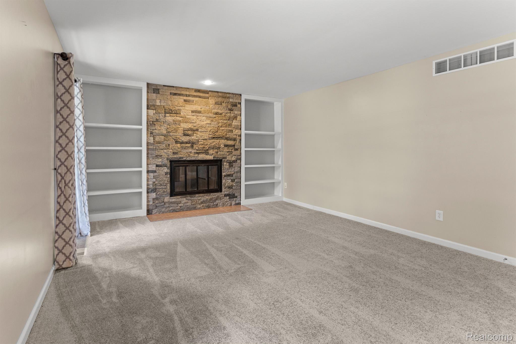 1082 BARNESWOOD LANE