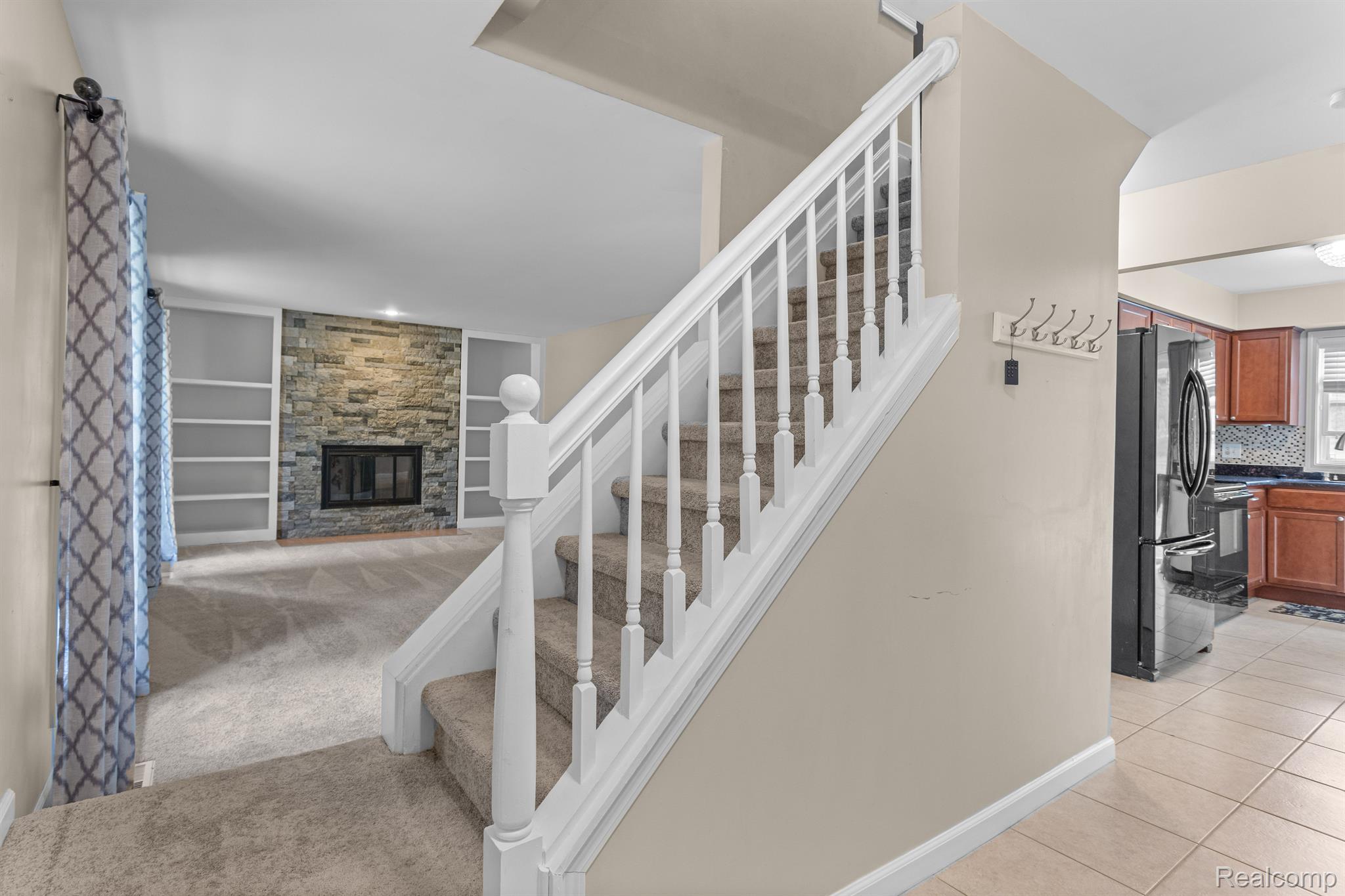 1082 BARNESWOOD LANE