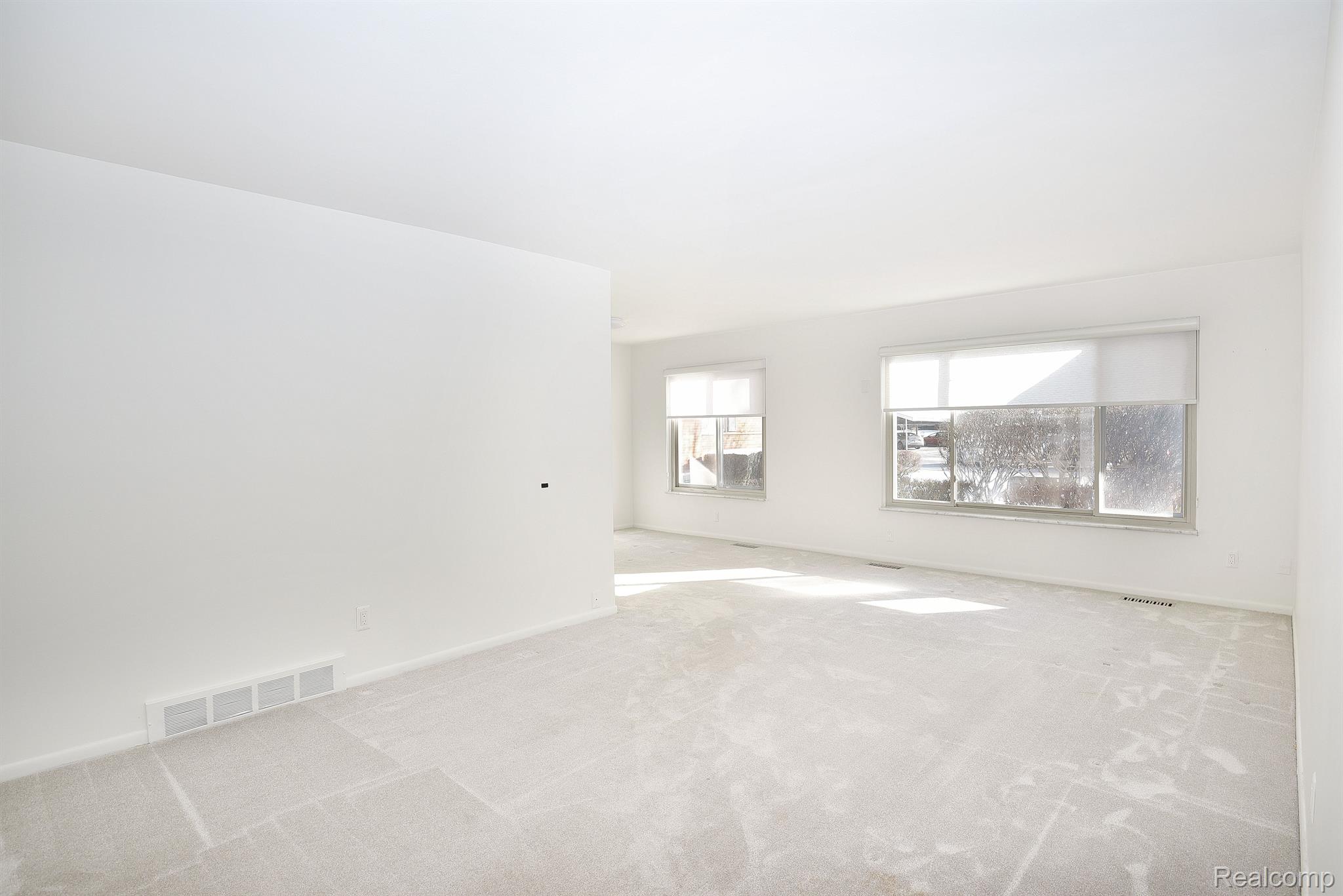 910 N ADAMS ROAD 2