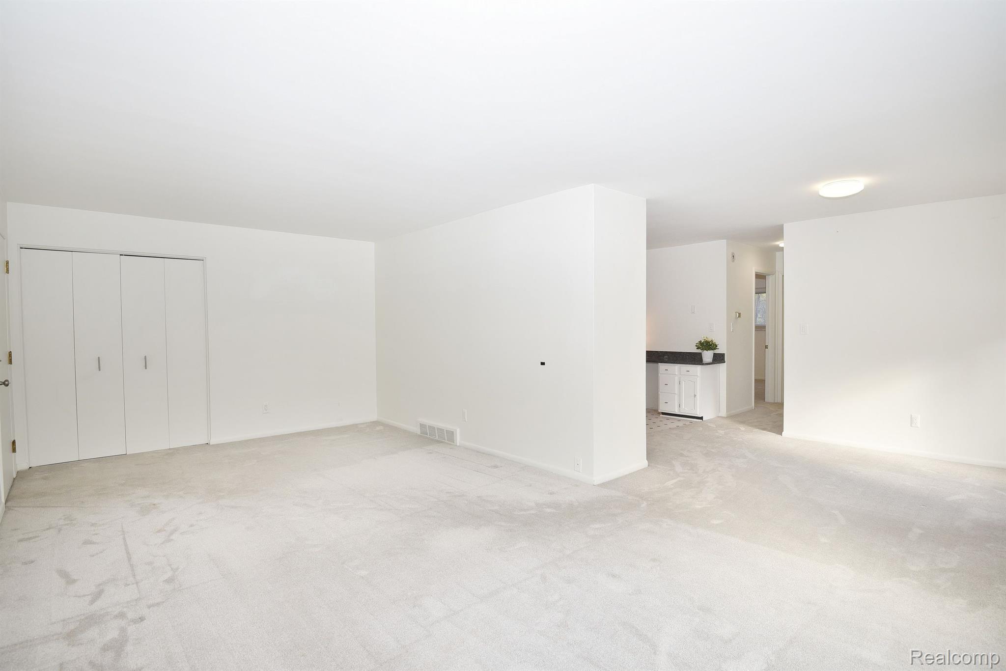 910 N ADAMS ROAD 2