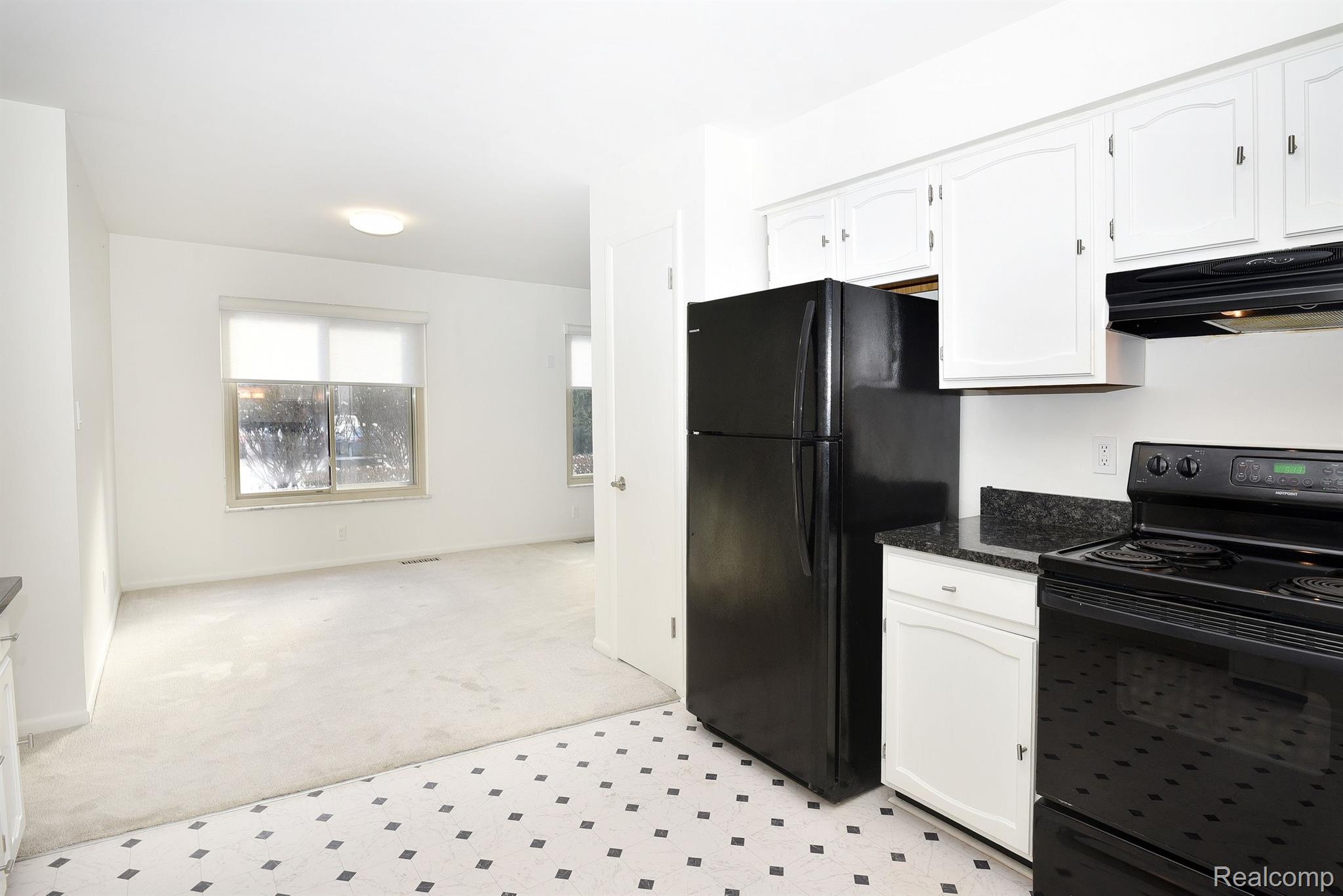 910 N ADAMS ROAD 2