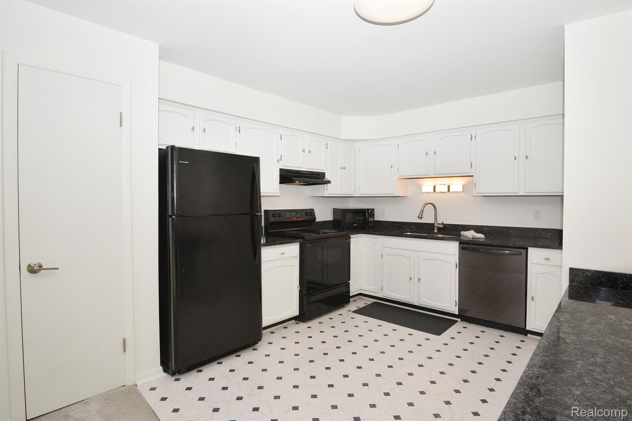 910 N ADAMS ROAD 2