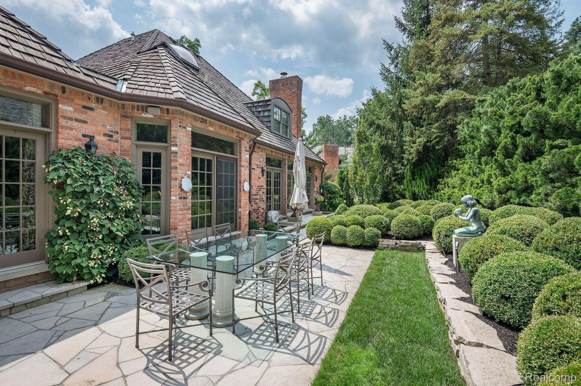 1505 ASHFORD LANE