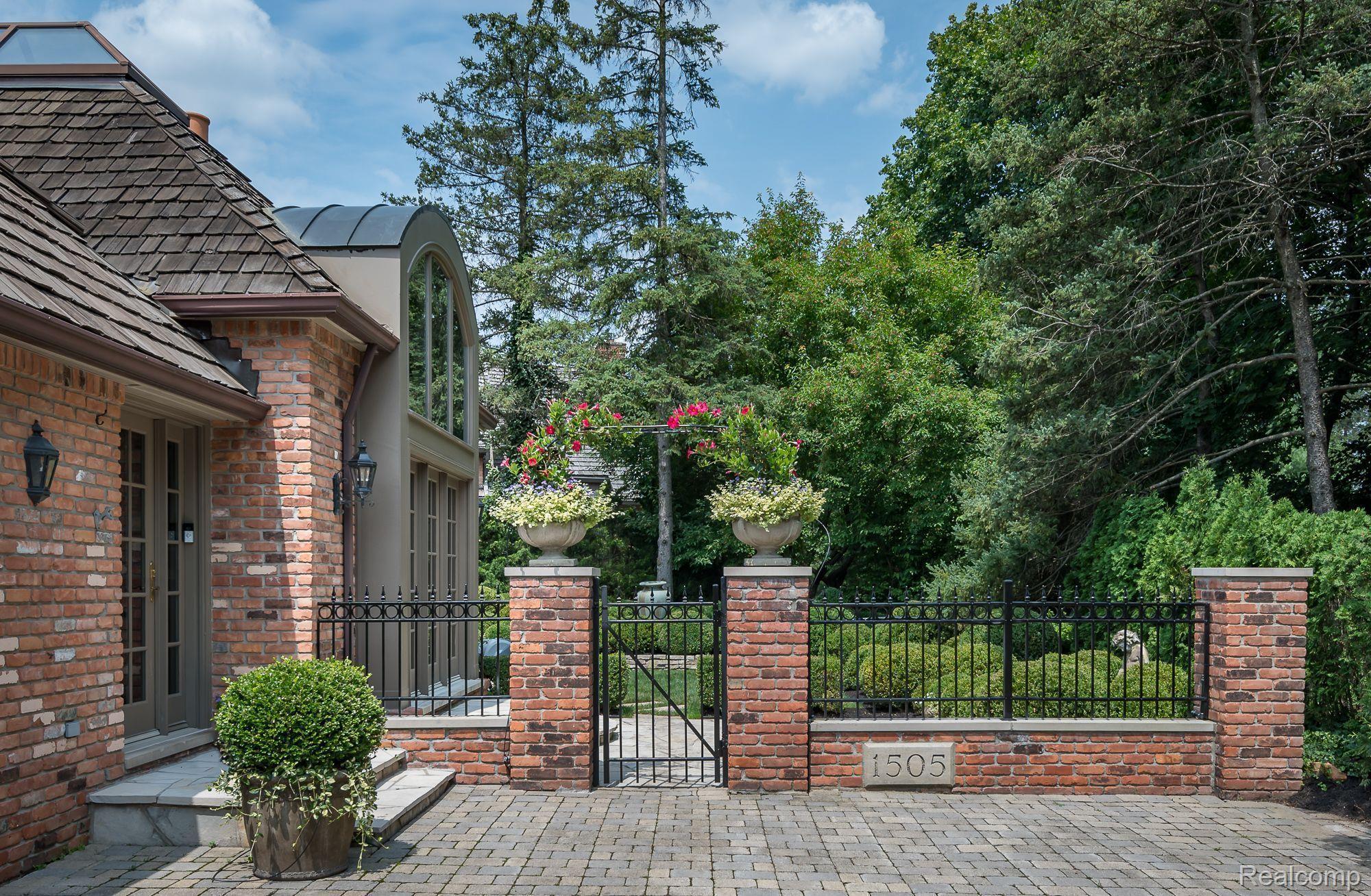 1505 ASHFORD LANE