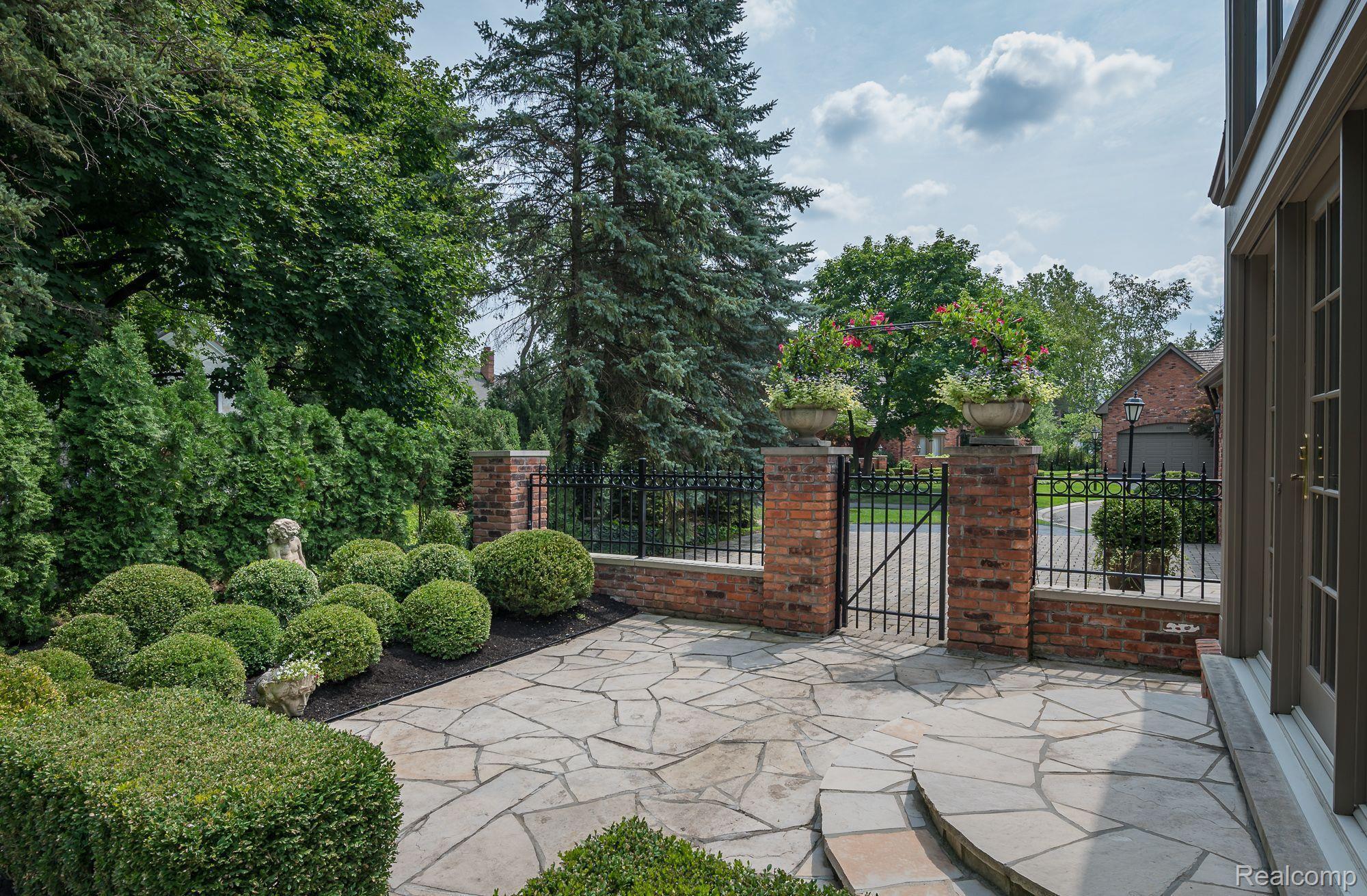 1505 ASHFORD LANE