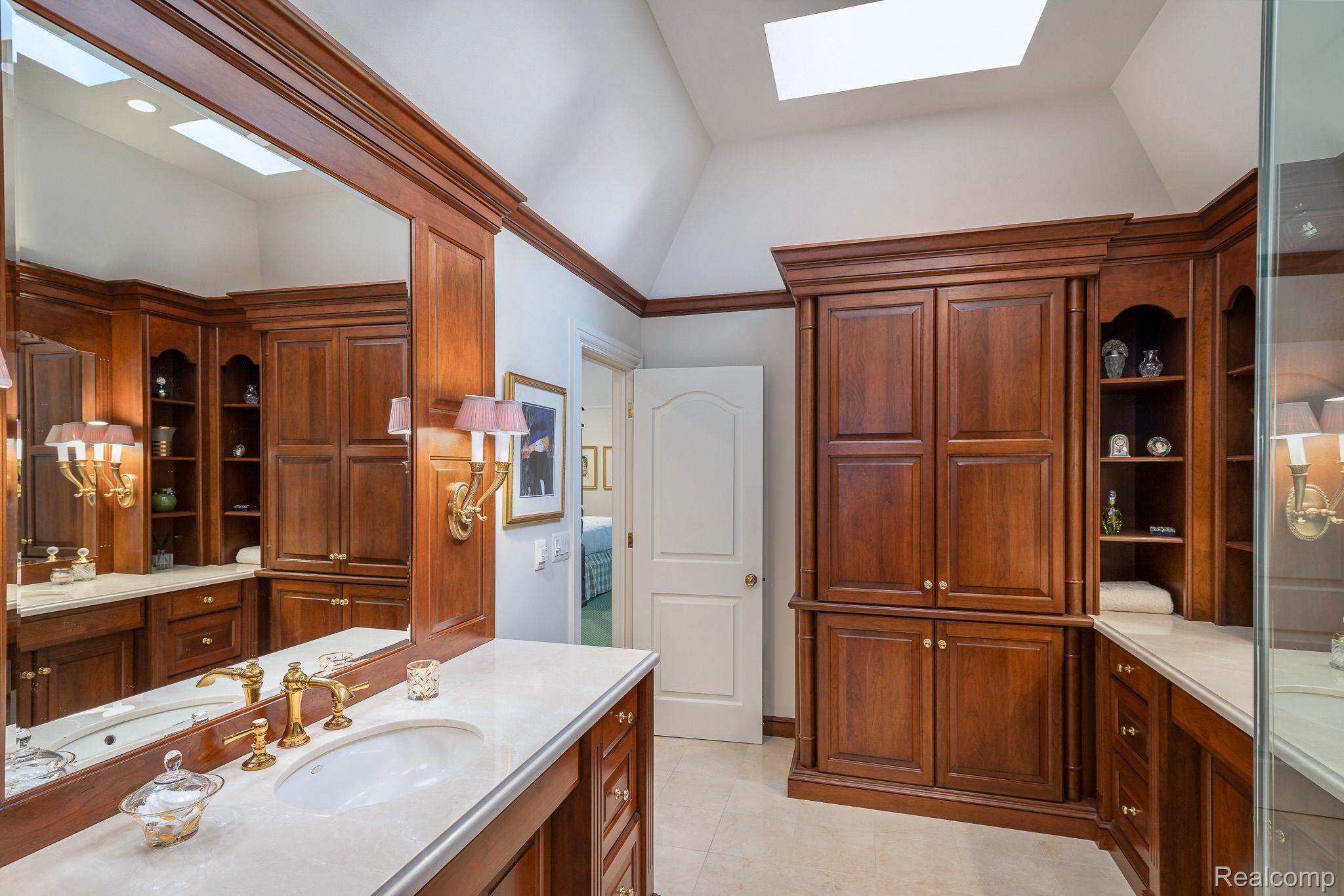 1505 ASHFORD LANE