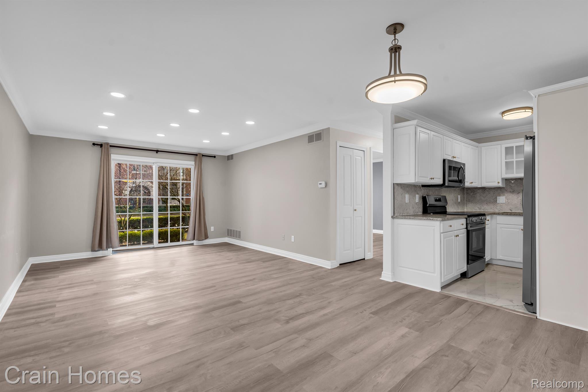 444 CHESTER STREET 401