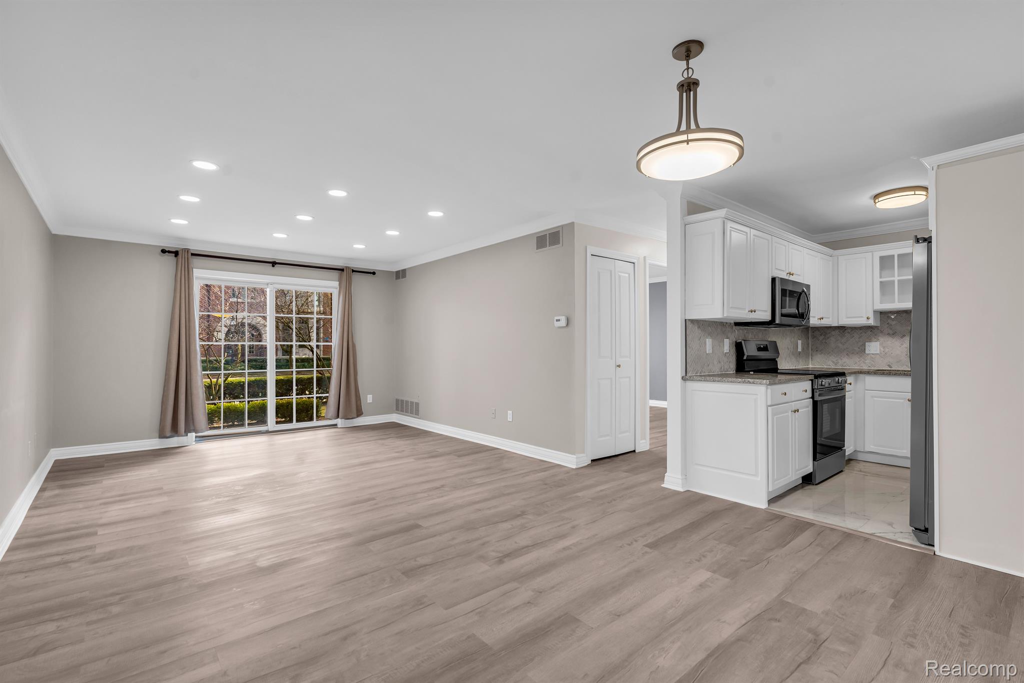444 CHESTER STREET 401