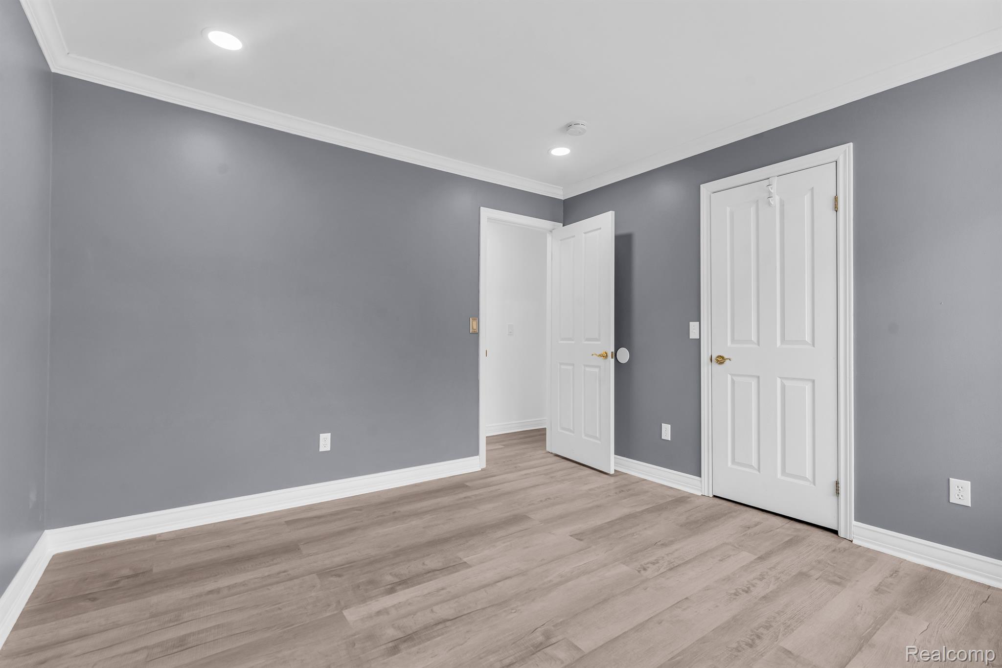 444 CHESTER STREET 401