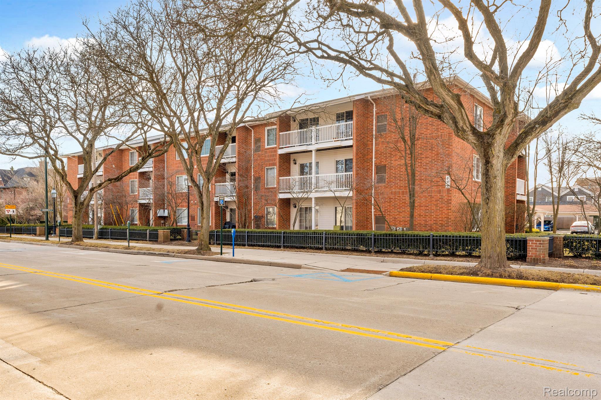 444 CHESTER STREET 401