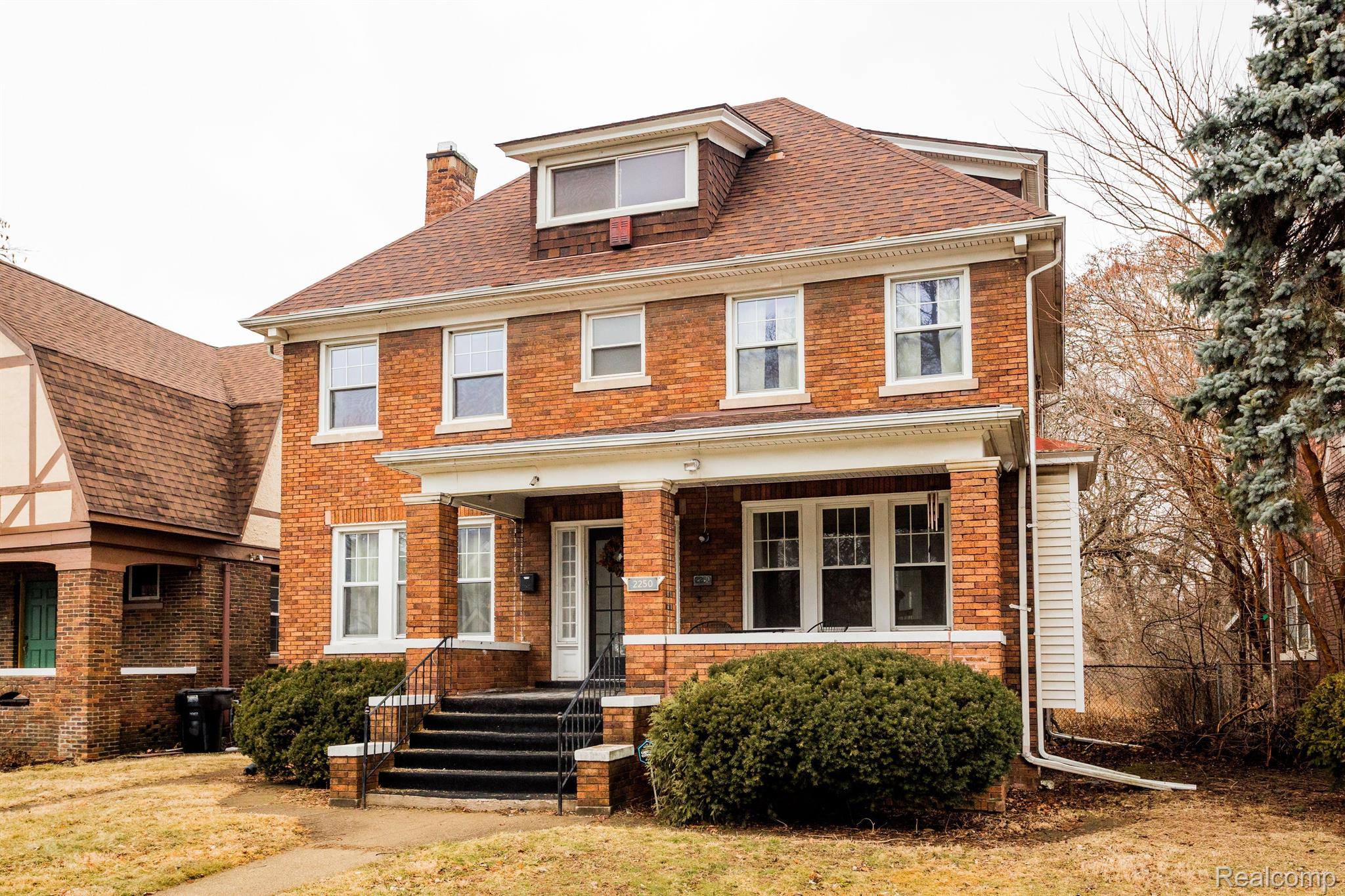 2250 S LA SALLE GDN