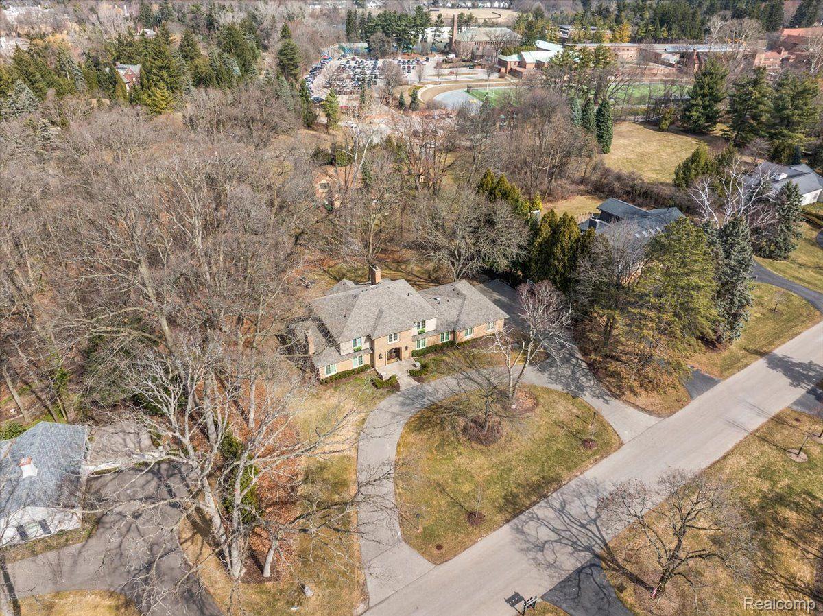 628 BENNINGTON Drive