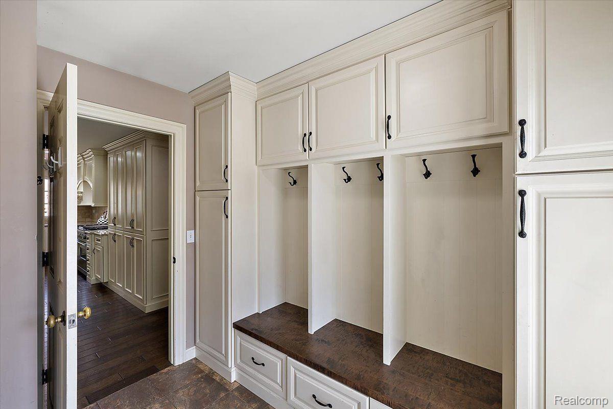 628 BENNINGTON DRIVE