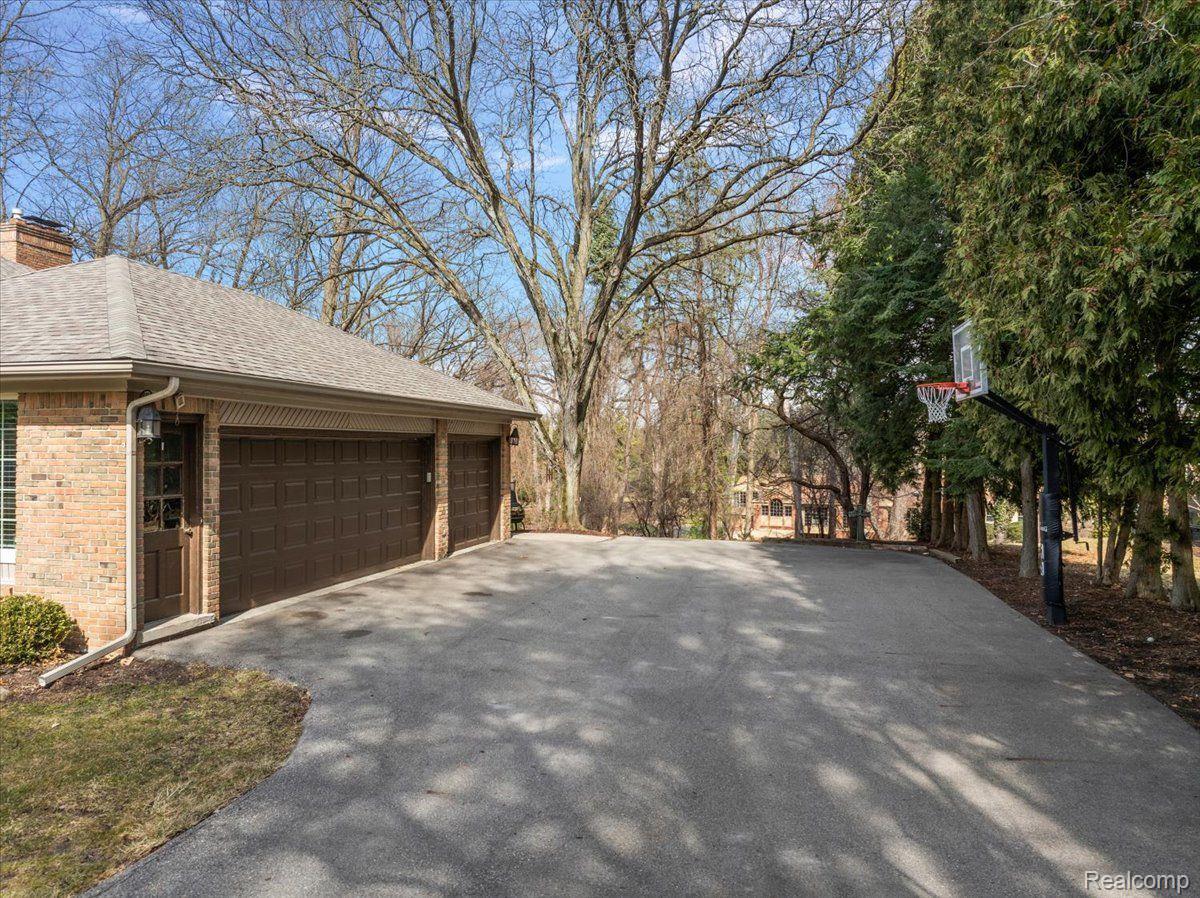 628 BENNINGTON Drive