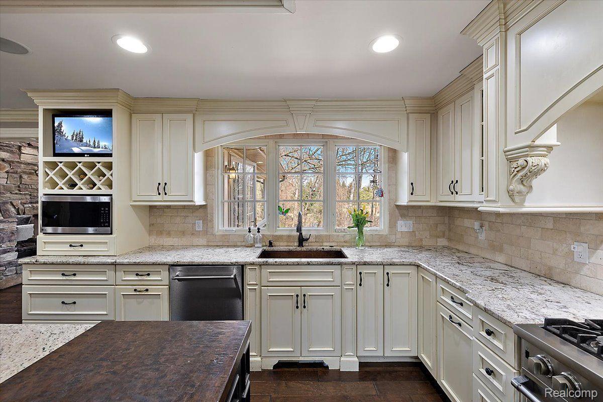 628 BENNINGTON Drive