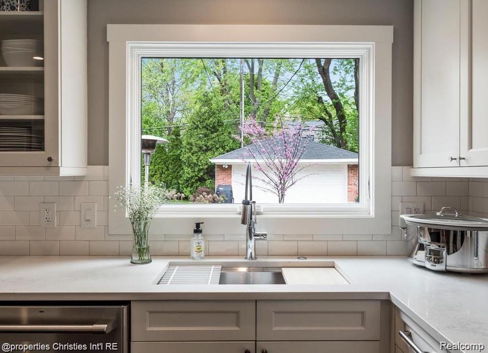 1000 NORTHLAWN BOULEVARD