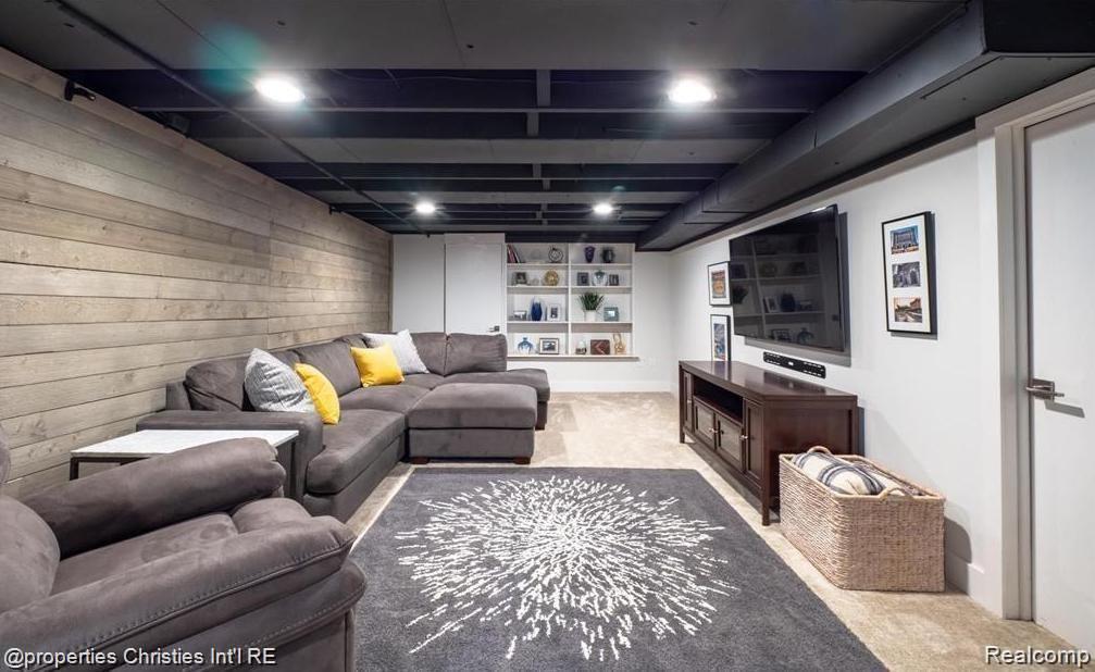 1000 NORTHLAWN BOULEVARD