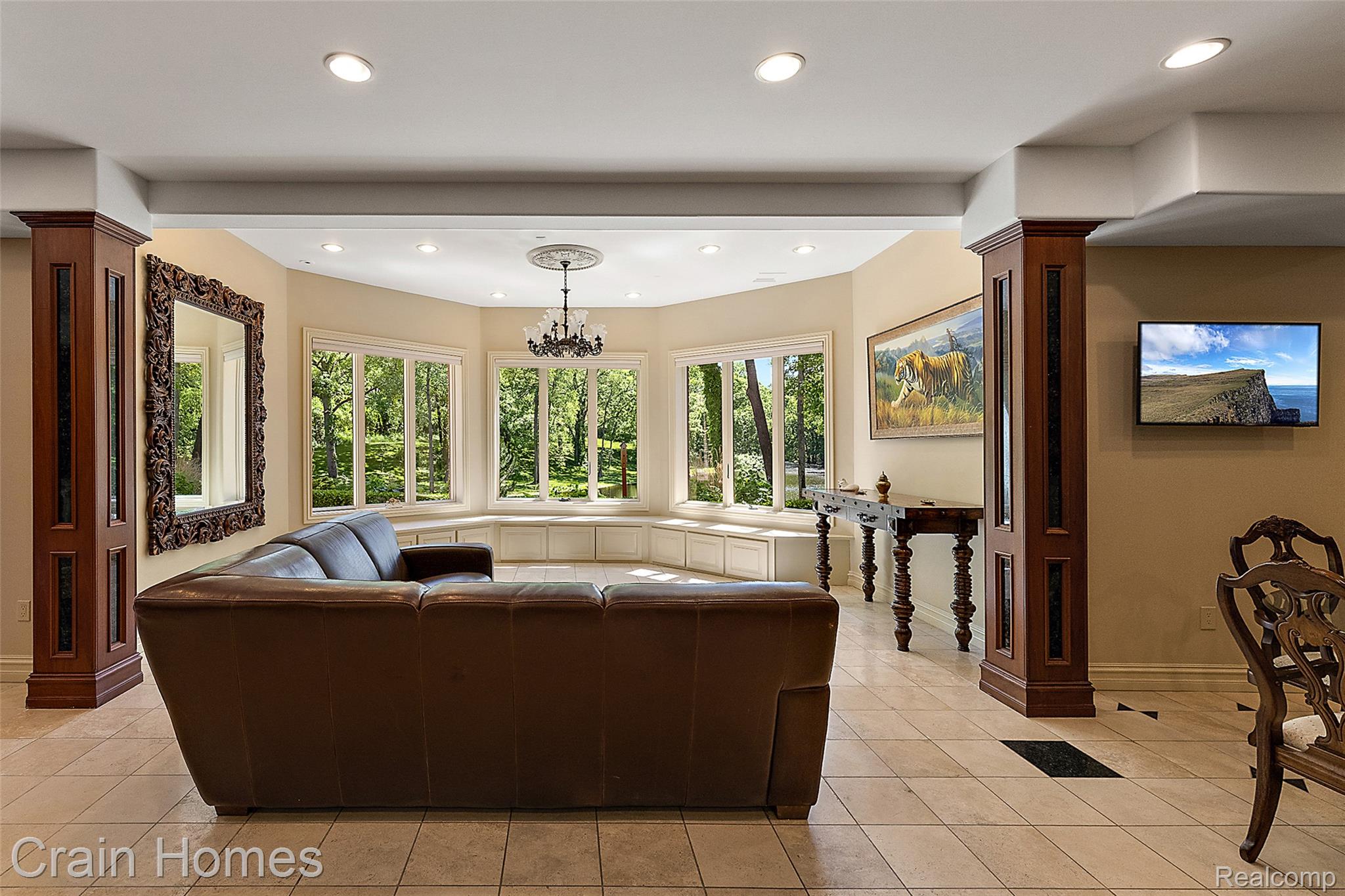 255 CAMELOT WAY