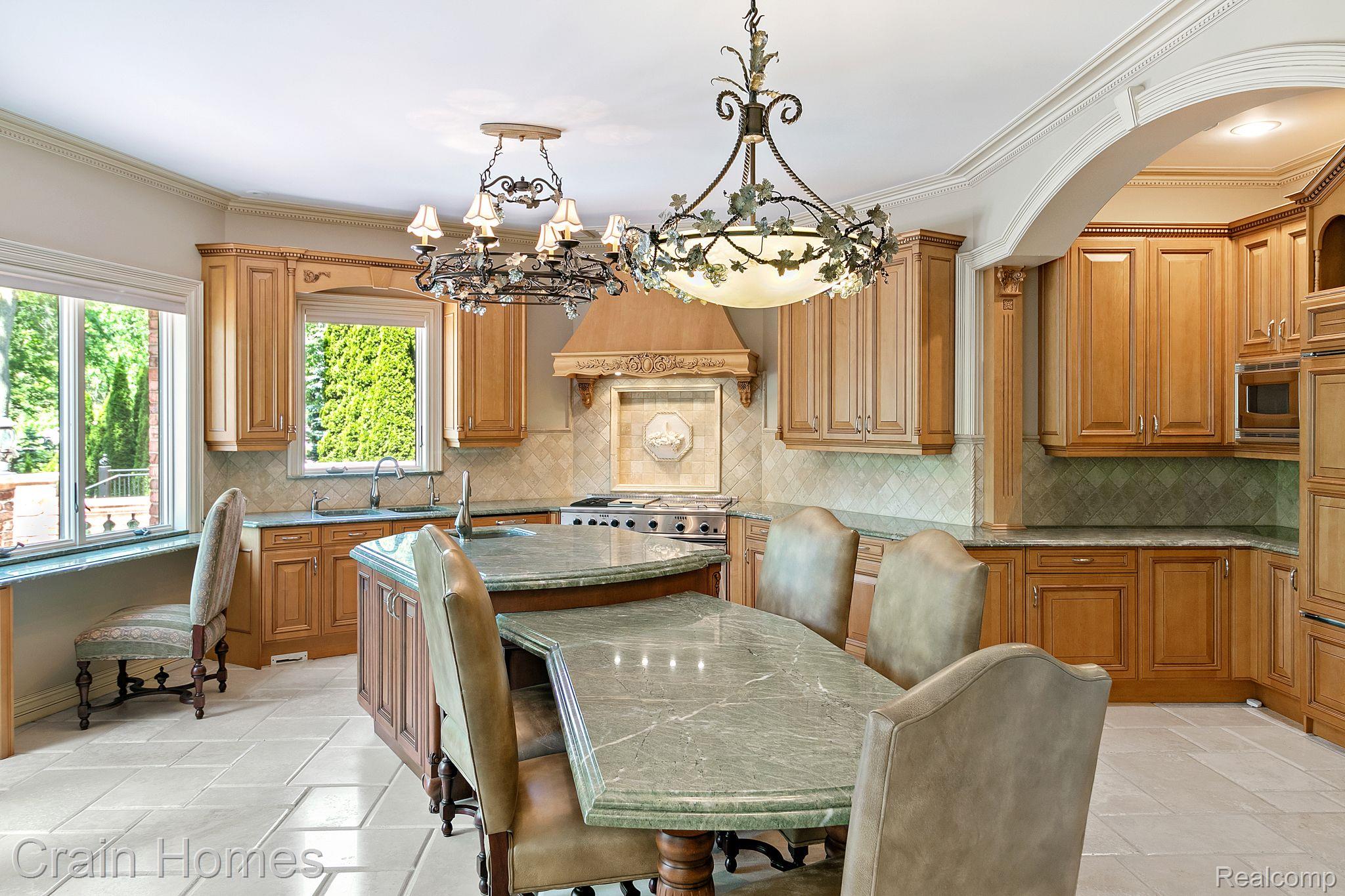 255 CAMELOT WAY