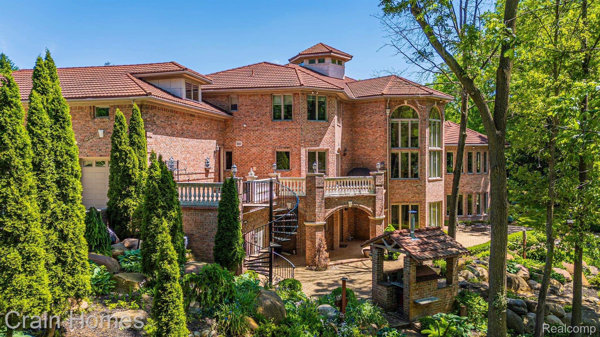 255 CAMELOT WAY