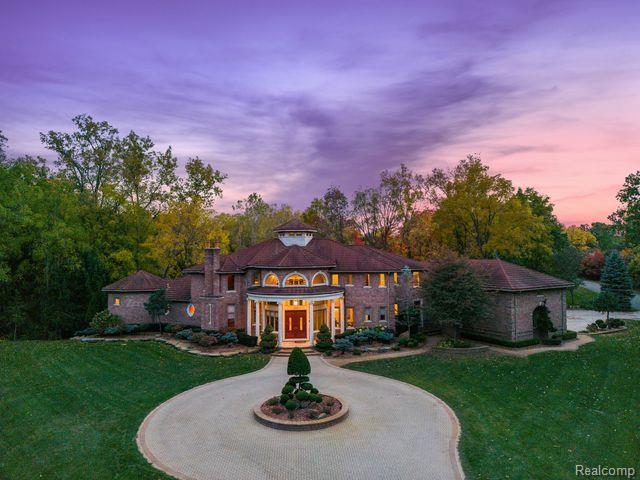 255 CAMELOT WAY
