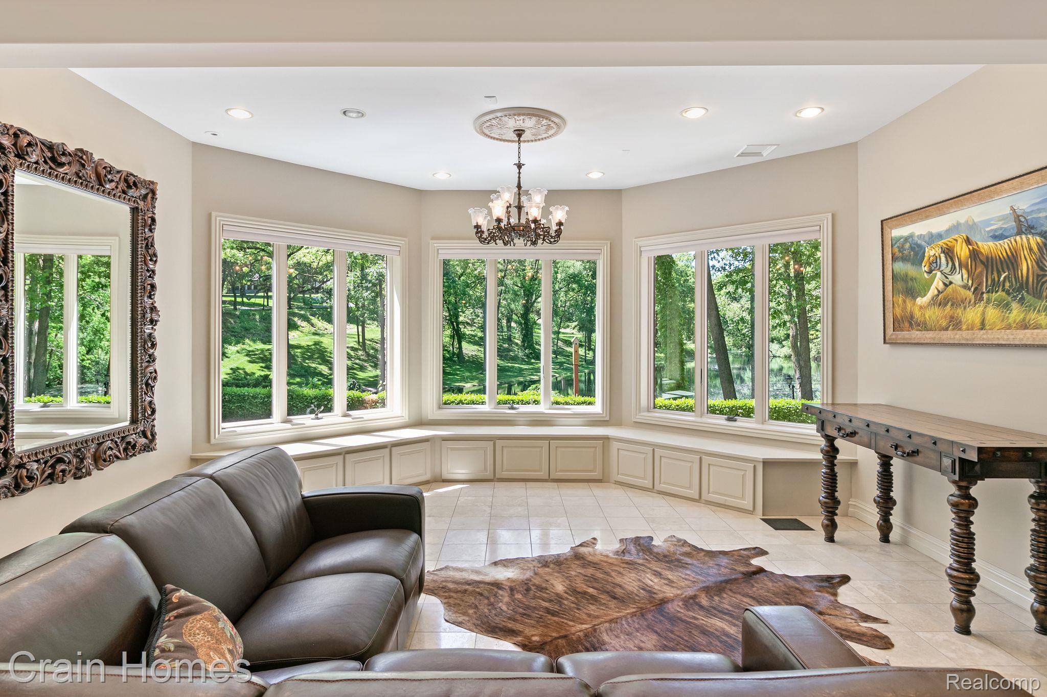 255 CAMELOT WAY