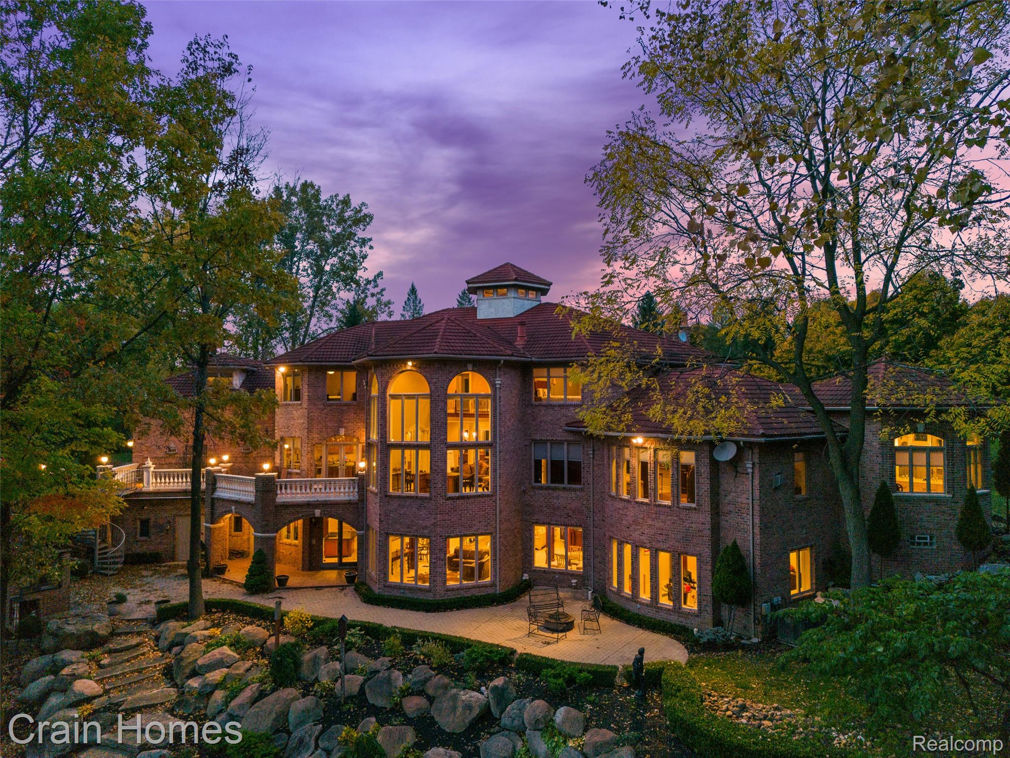 255 CAMELOT WAY