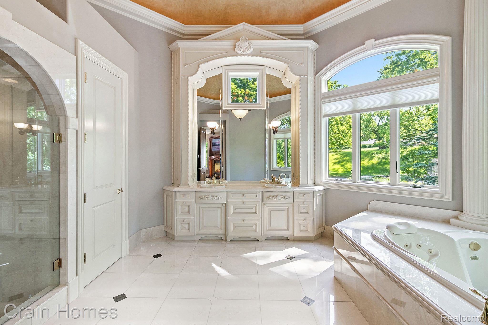 255 CAMELOT WAY