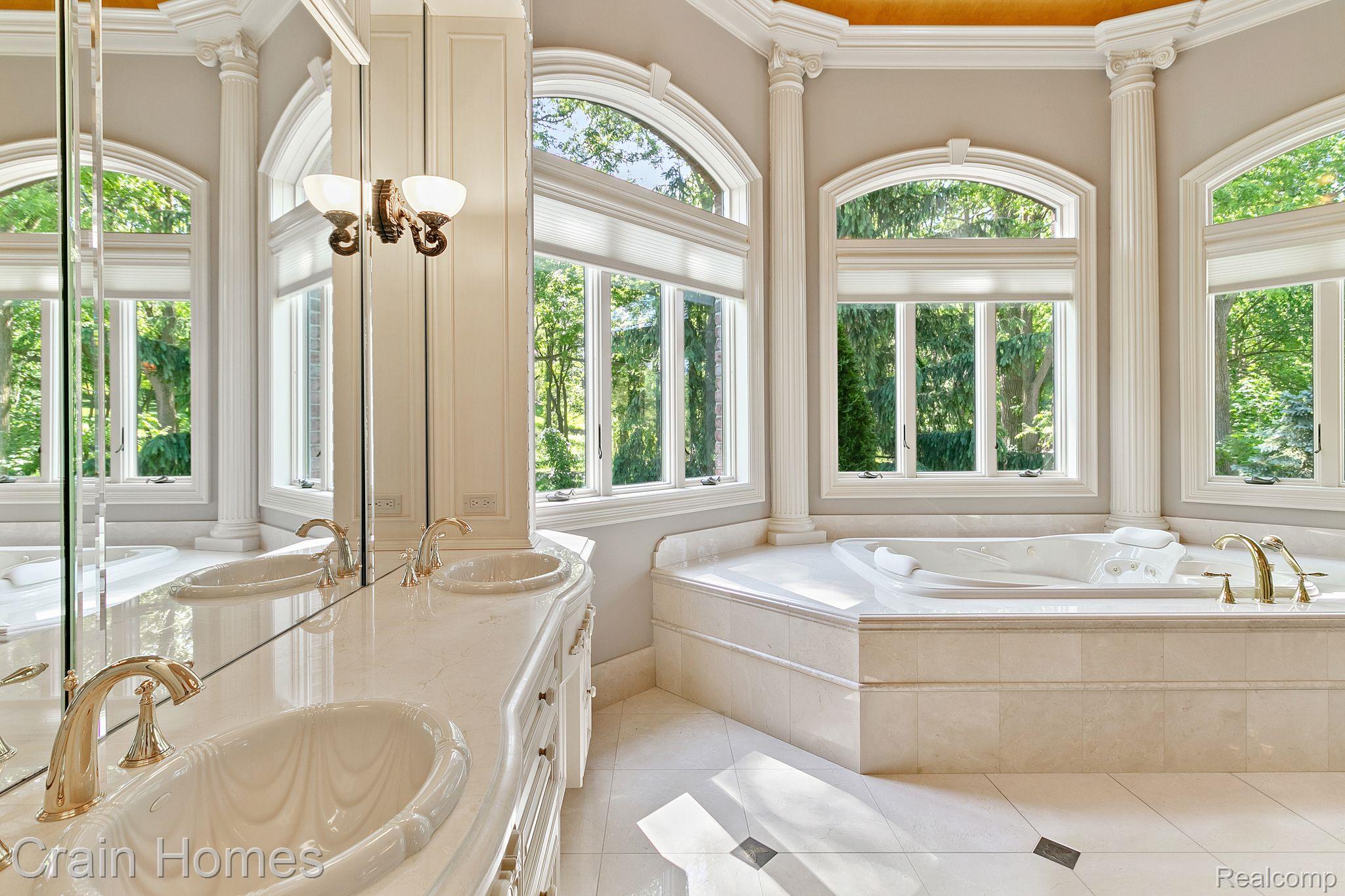 255 CAMELOT WAY