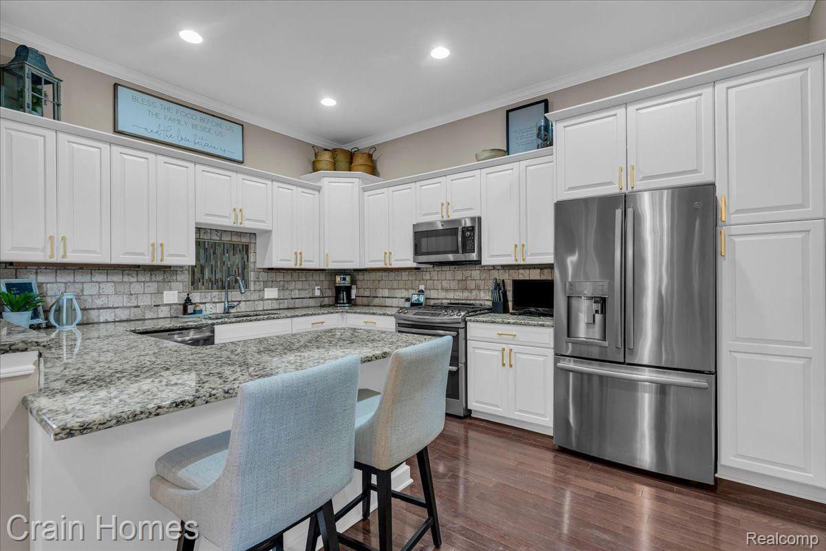 5808 KNOB HILL CIRCLE