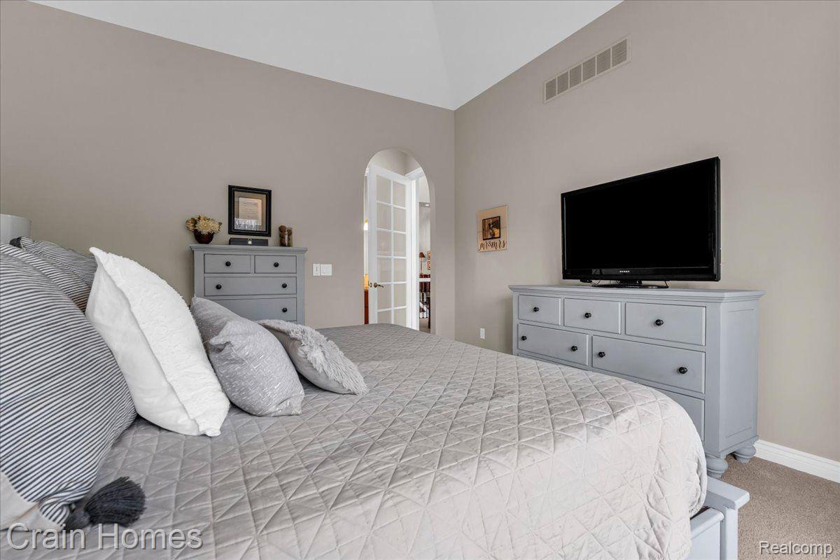 5808 KNOB HILL CIRCLE