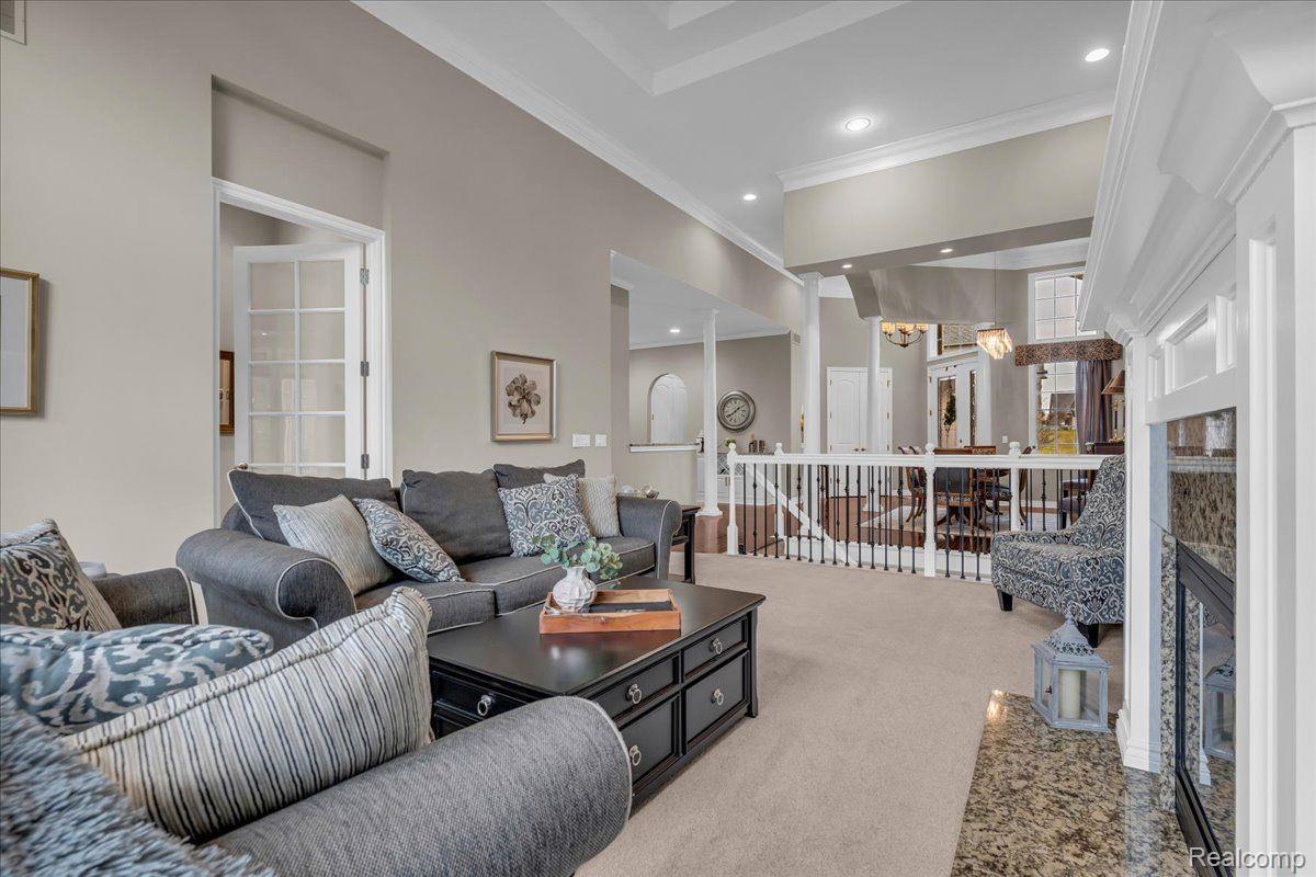5808 KNOB HILL CIRCLE