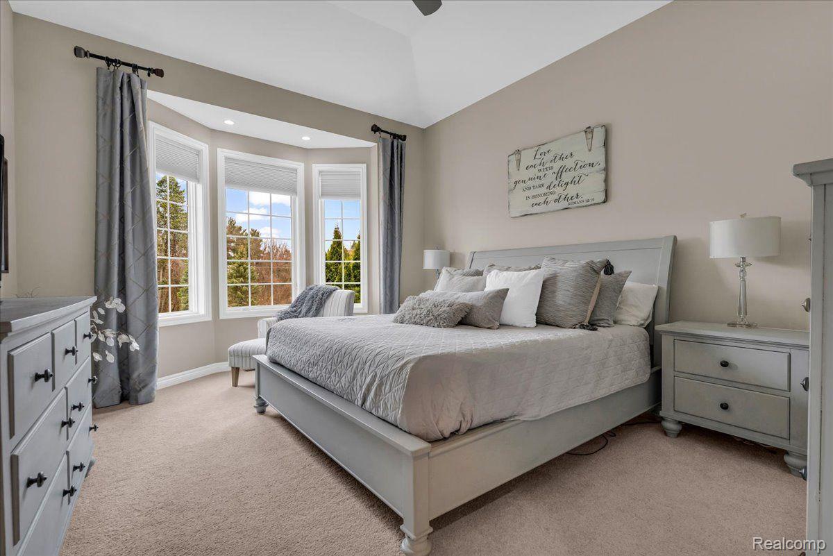 5808 KNOB HILL CIRCLE