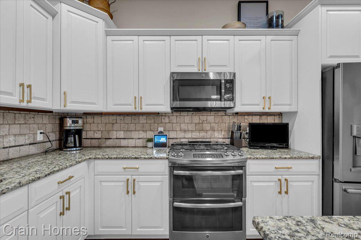 5808 KNOB HILL CIRCLE