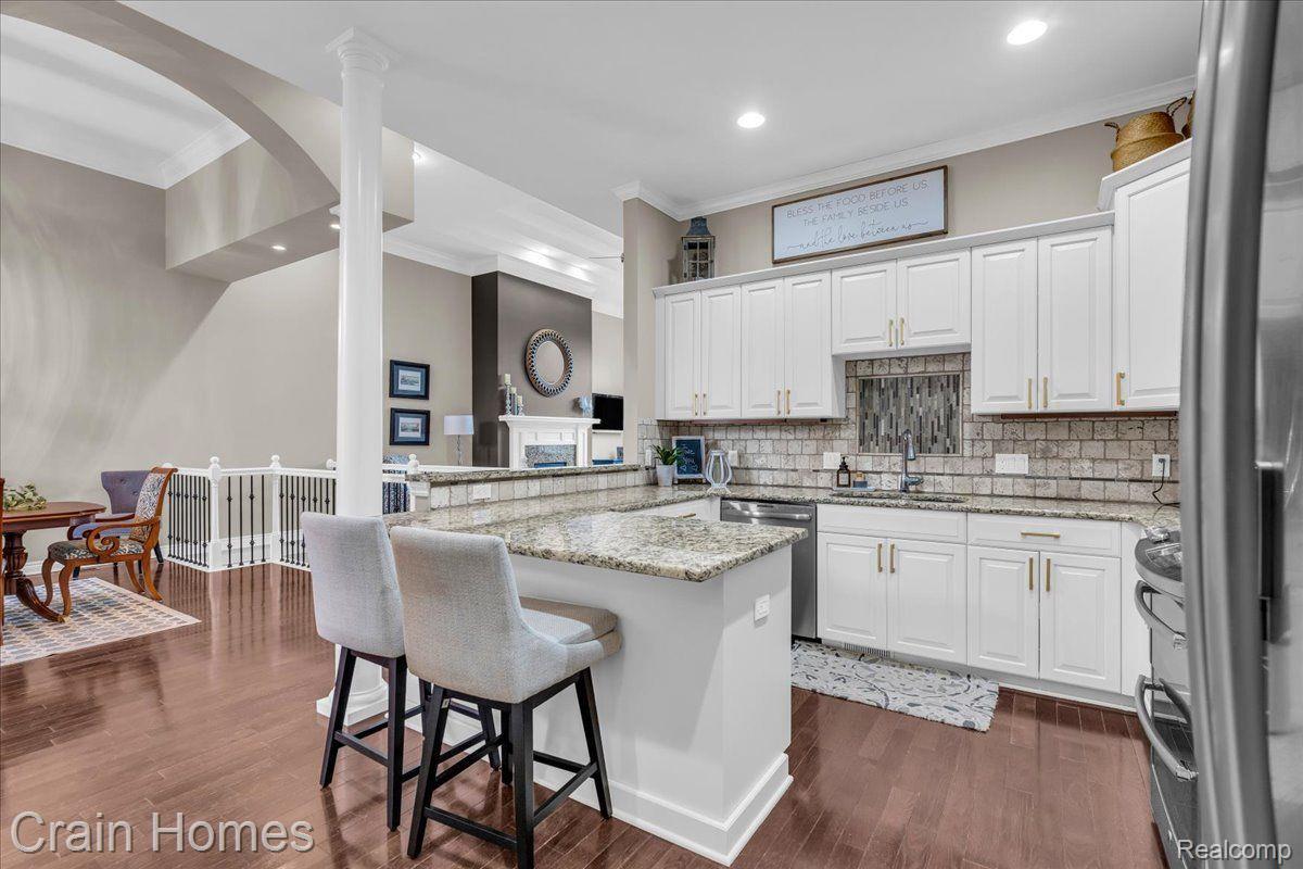 5808 KNOB HILL CIRCLE