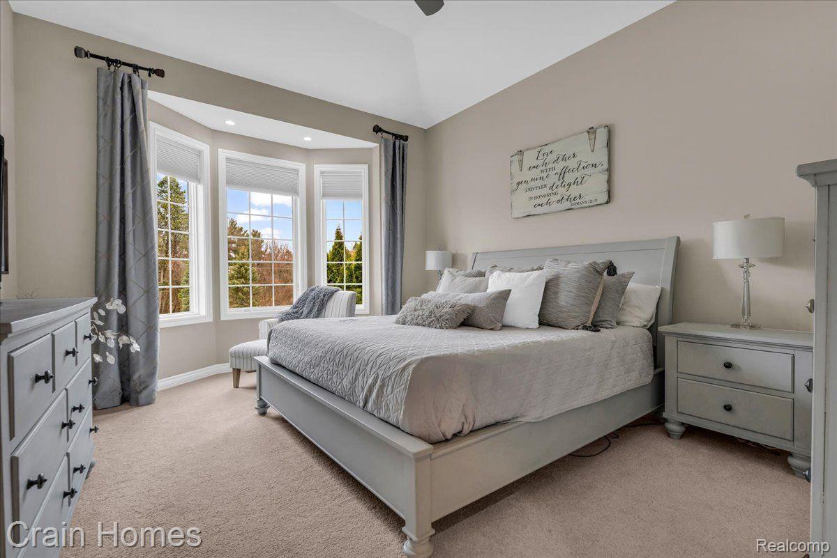 5808 KNOB HILL CIRCLE